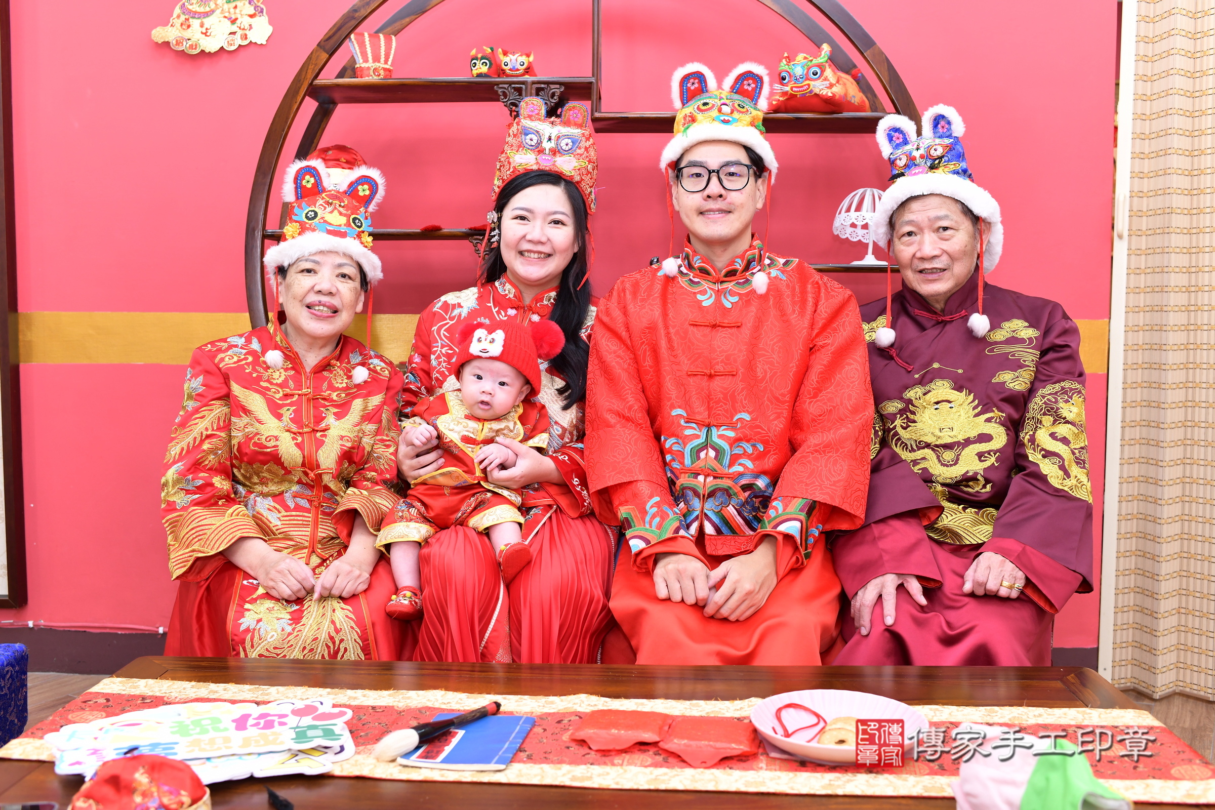 2025-07-22睿睿寶寶收涎，成人與小孩古裝禮服照。地點：傳家「新北店」古禮會場照片集