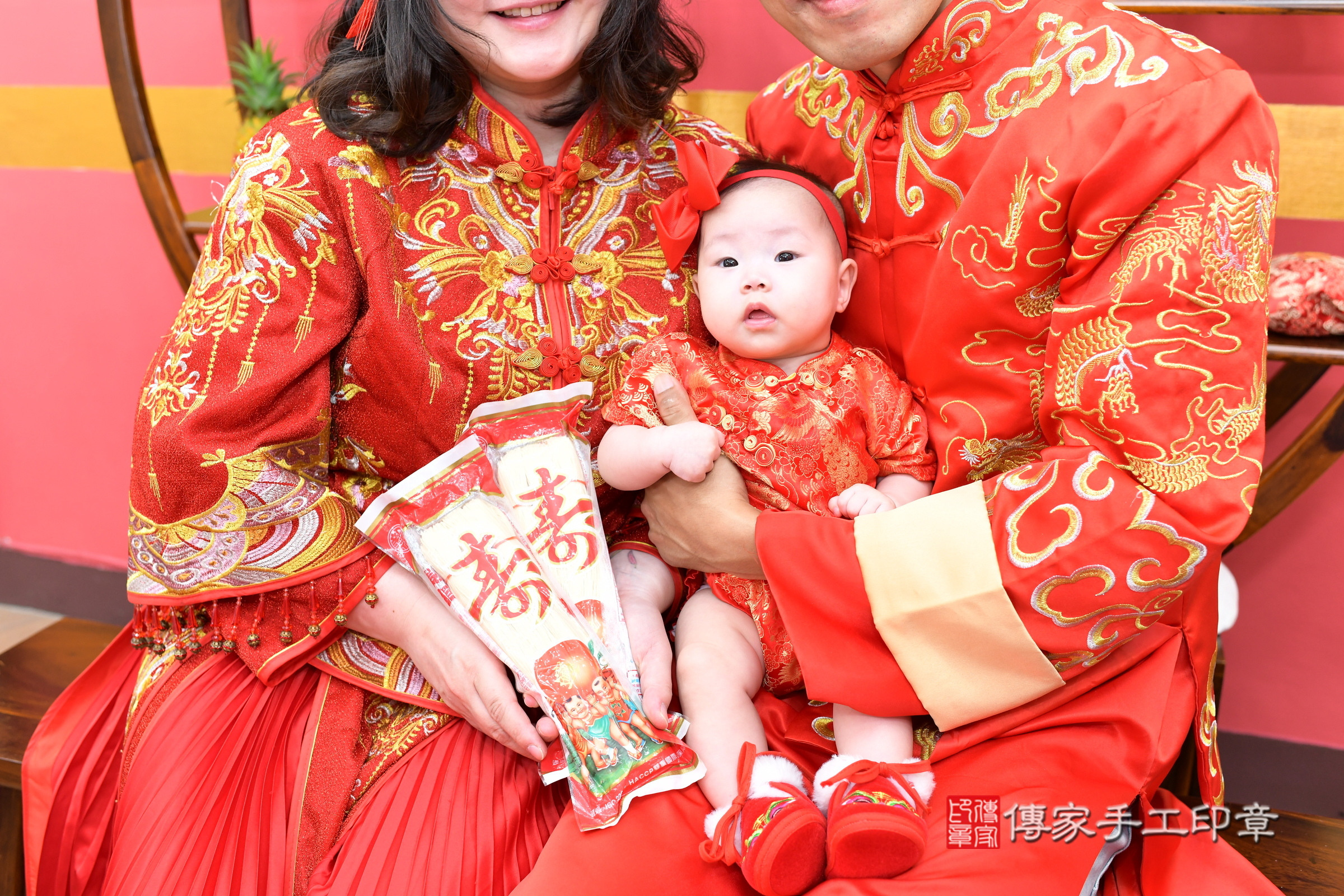 2025-07-26榛榛寶寶收涎，小孩古裝禮服照。地點：傳家「新北店」古禮會場照片集
