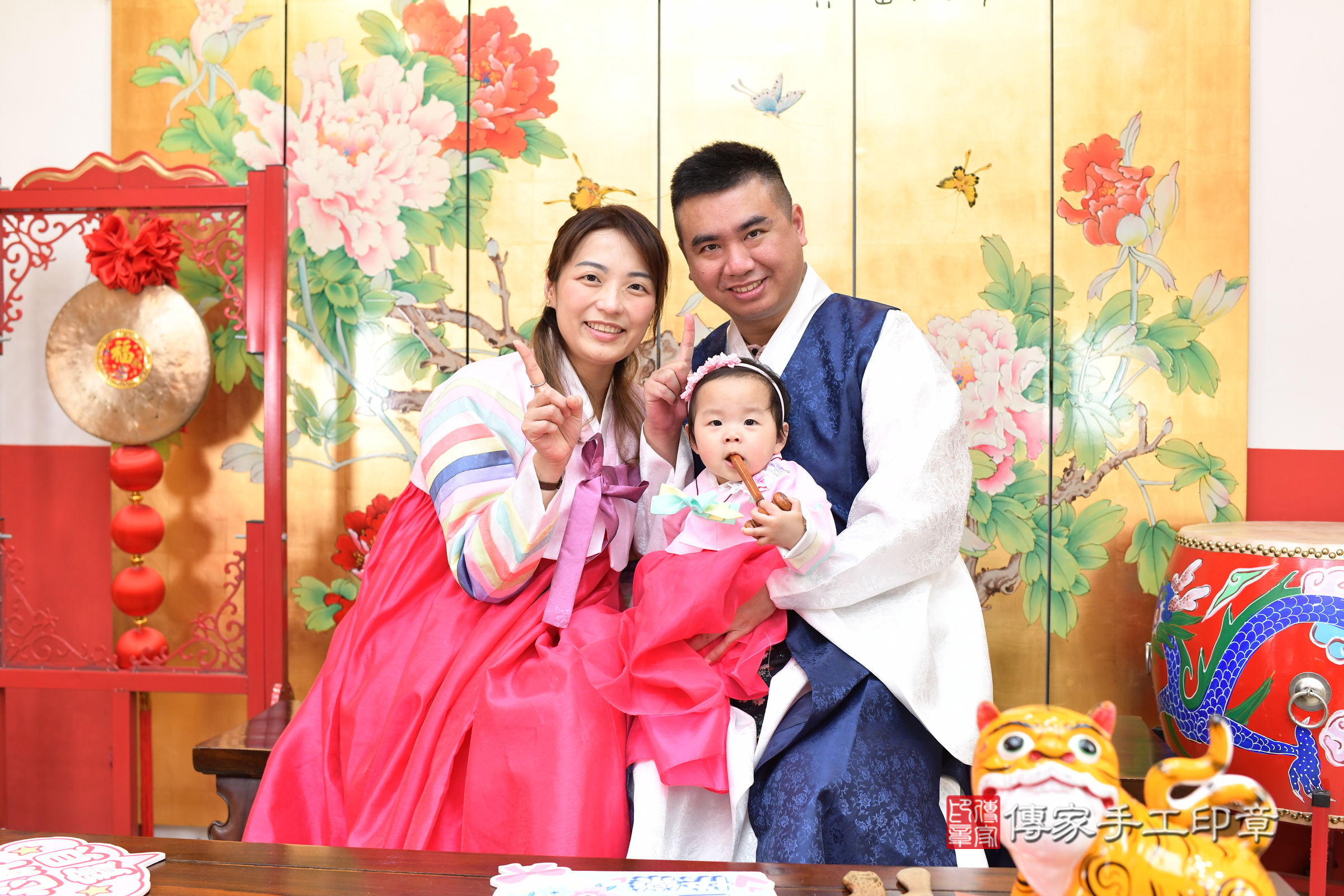 2025-04-08暄暄寶寶抓周，成人與小孩古裝禮服照。地點：傳家「台北店」古禮會場照片集