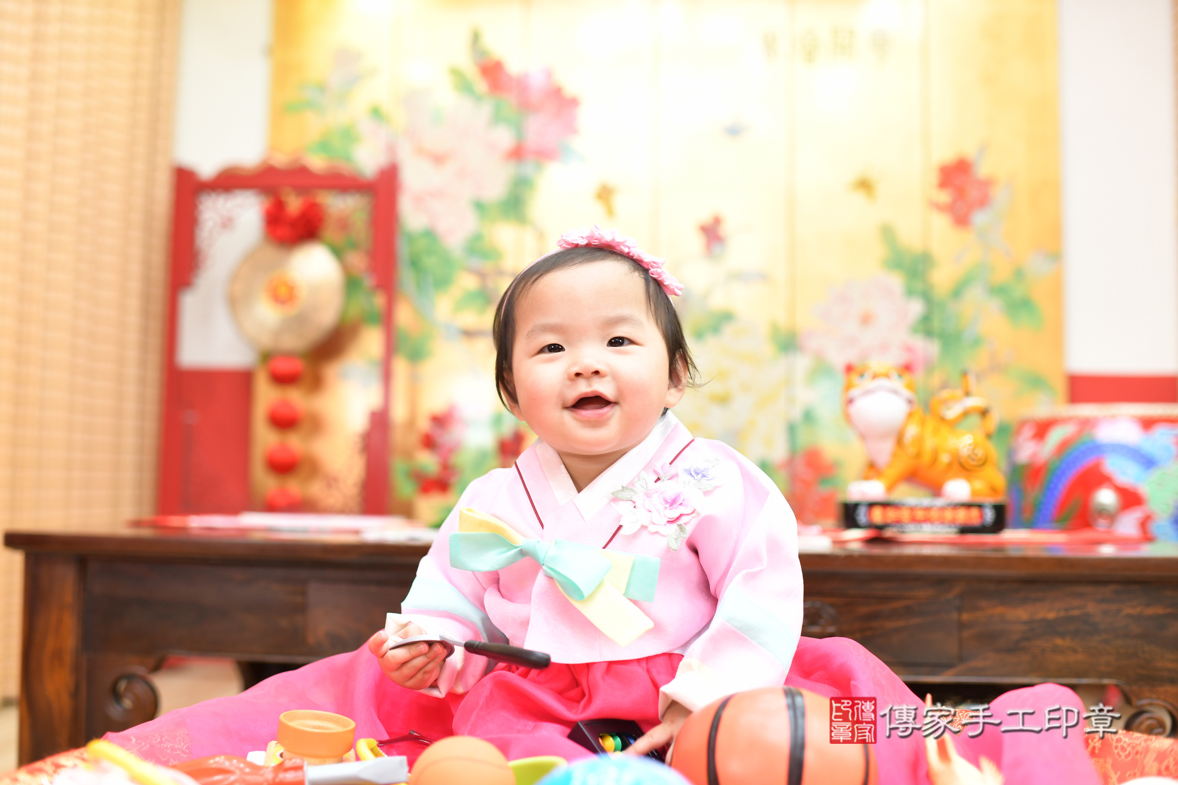 2025-04-08暄暄寶寶抓周，小孩古裝禮服照。地點：傳家「台北店」古禮會場照片集