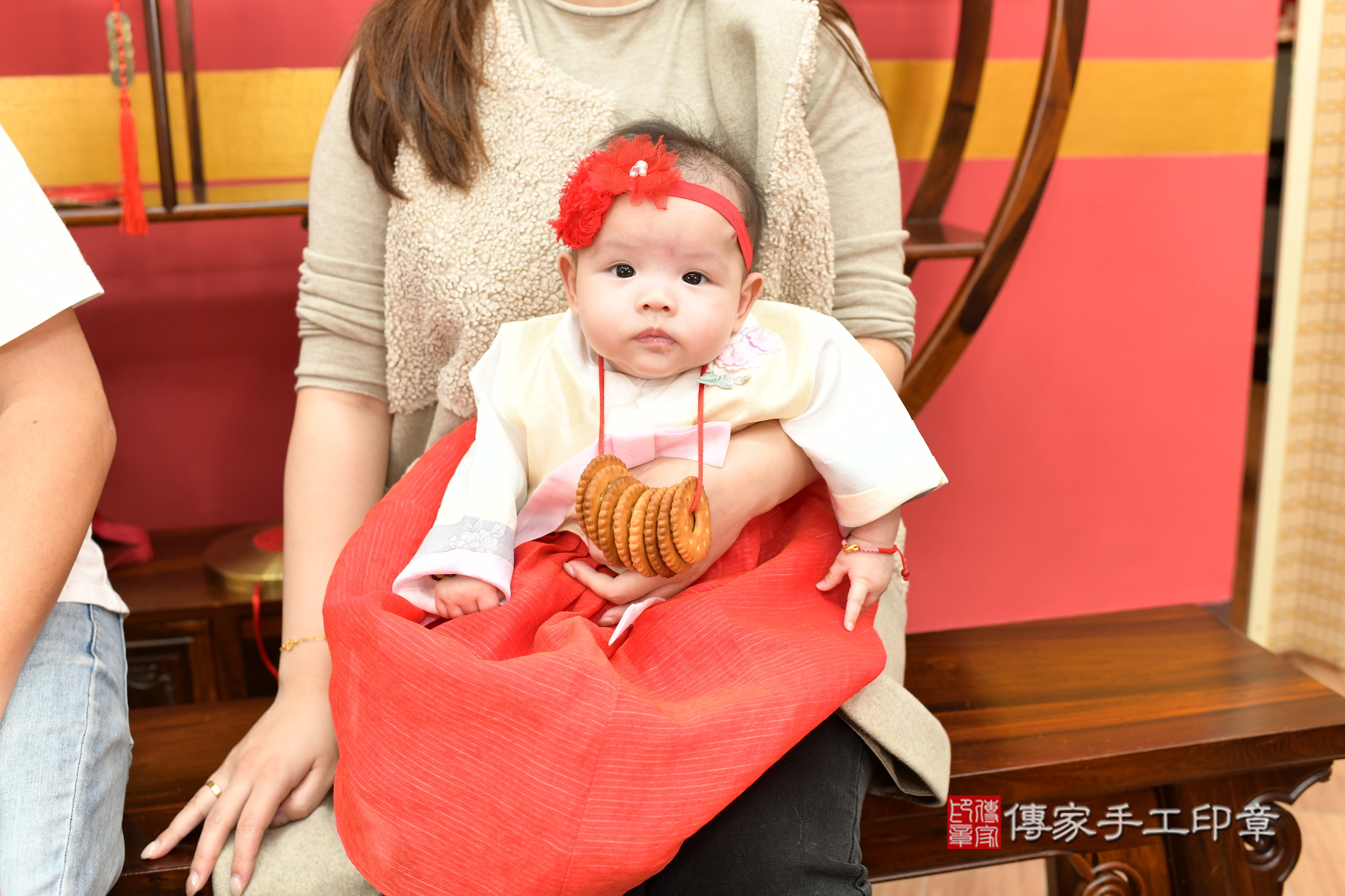 2025-04-14媛媛寶寶收涎，小孩古裝禮服照。地點：傳家「新北店」古禮會場照片集