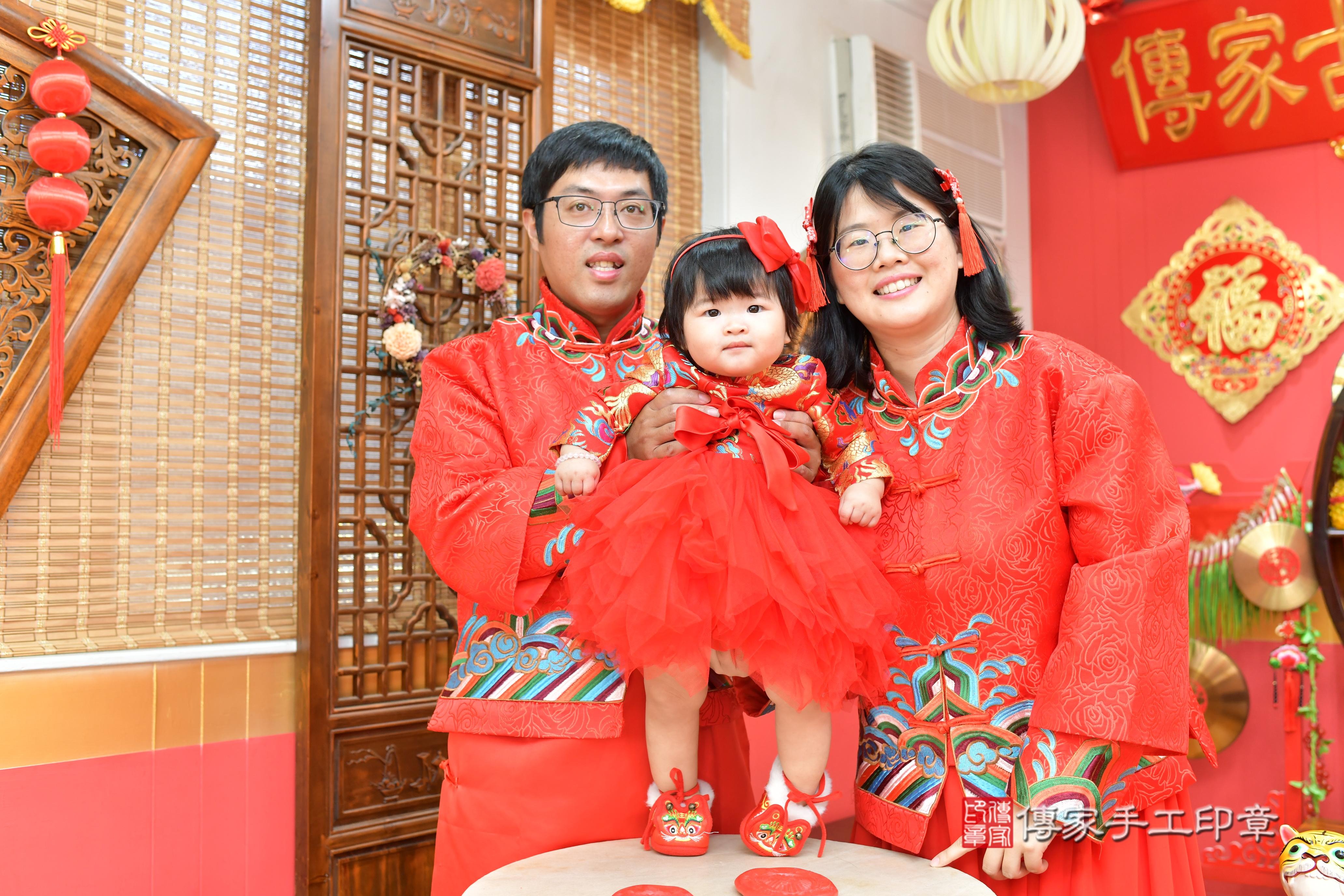 2025-10-02玥玥寶貝抓周,成人與小孩古裝禮服照。地點:傳家「桃園店」古禮會場照片集