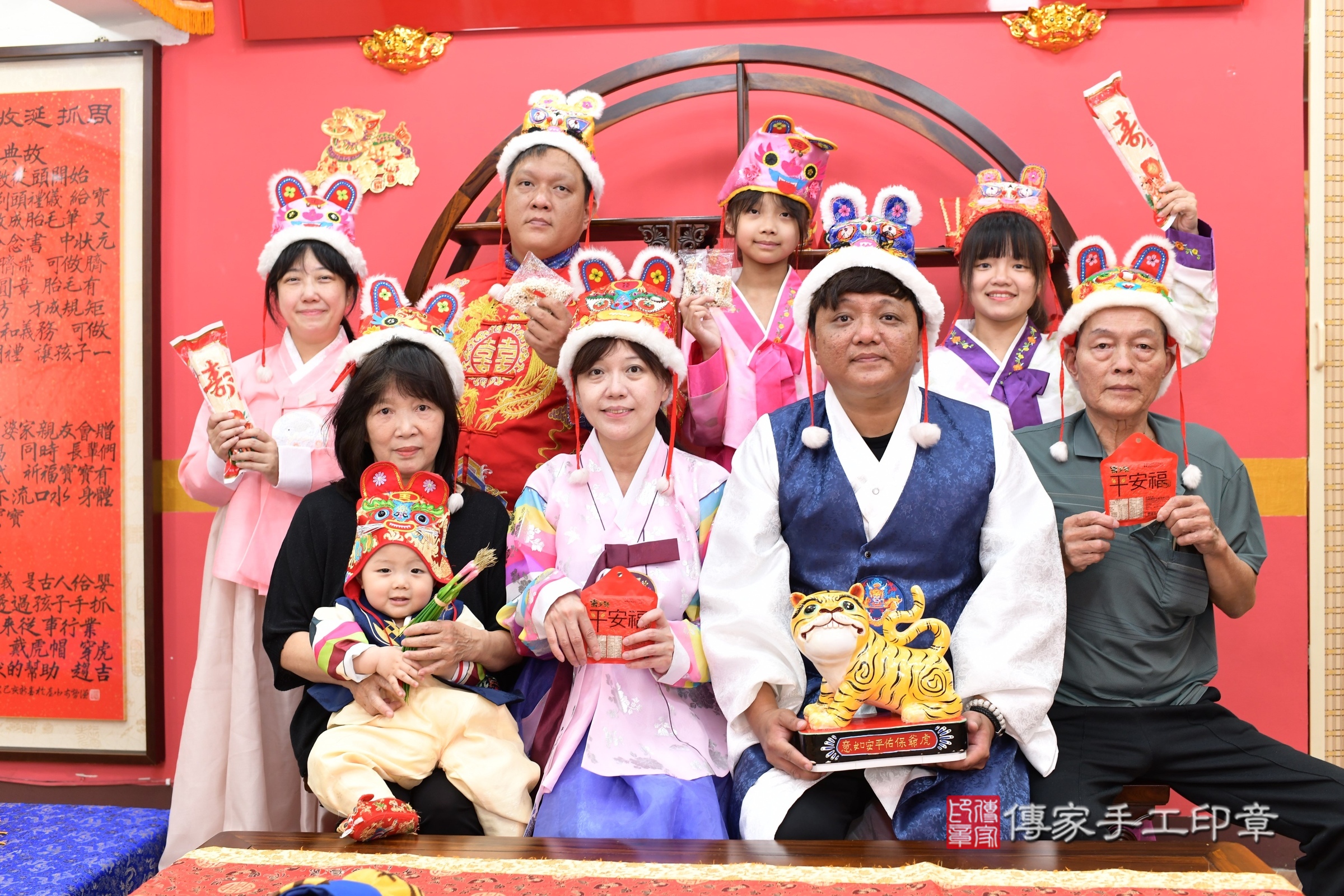 2025-04-19程程寶寶抓周，成人與小孩古裝禮服照。地點：傳家「新北店」古禮會場照片集