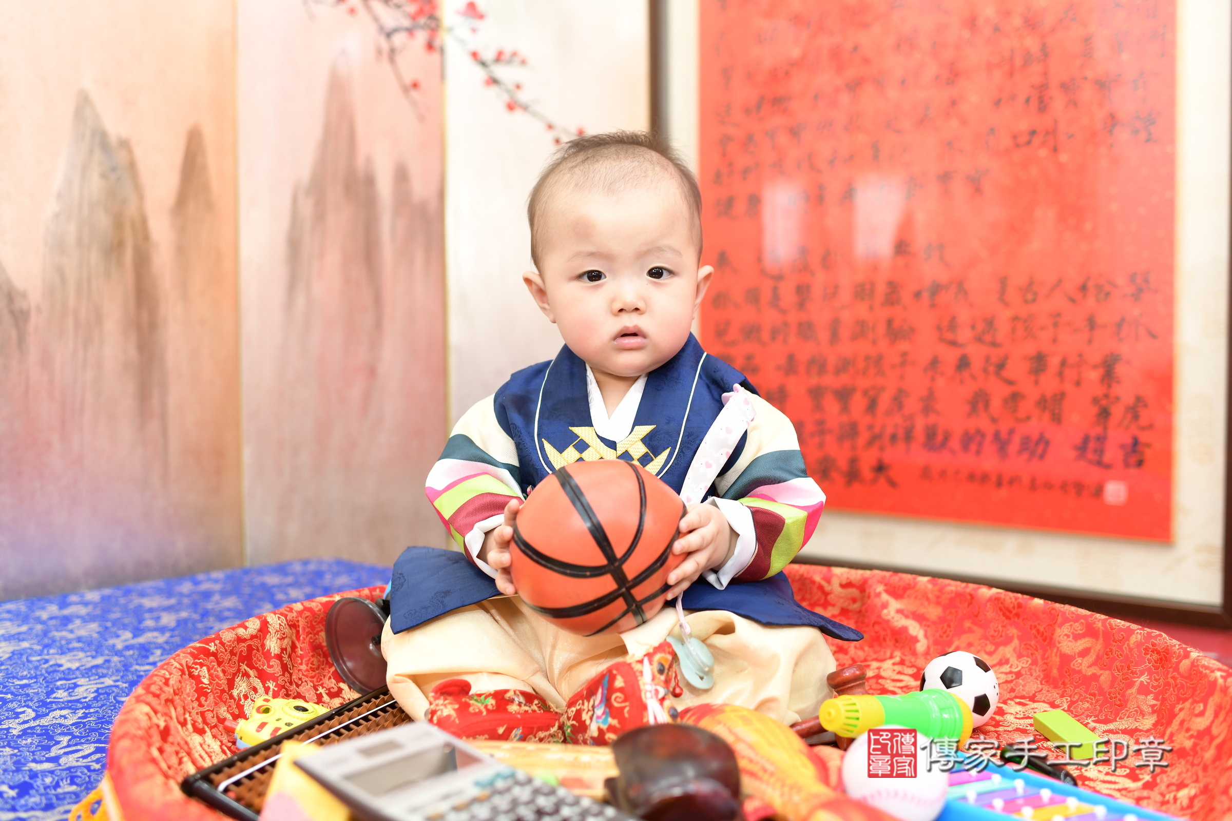 2025-04-19程程寶寶抓周，小孩古裝禮服照。地點：傳家「新北店」古禮會場照片集