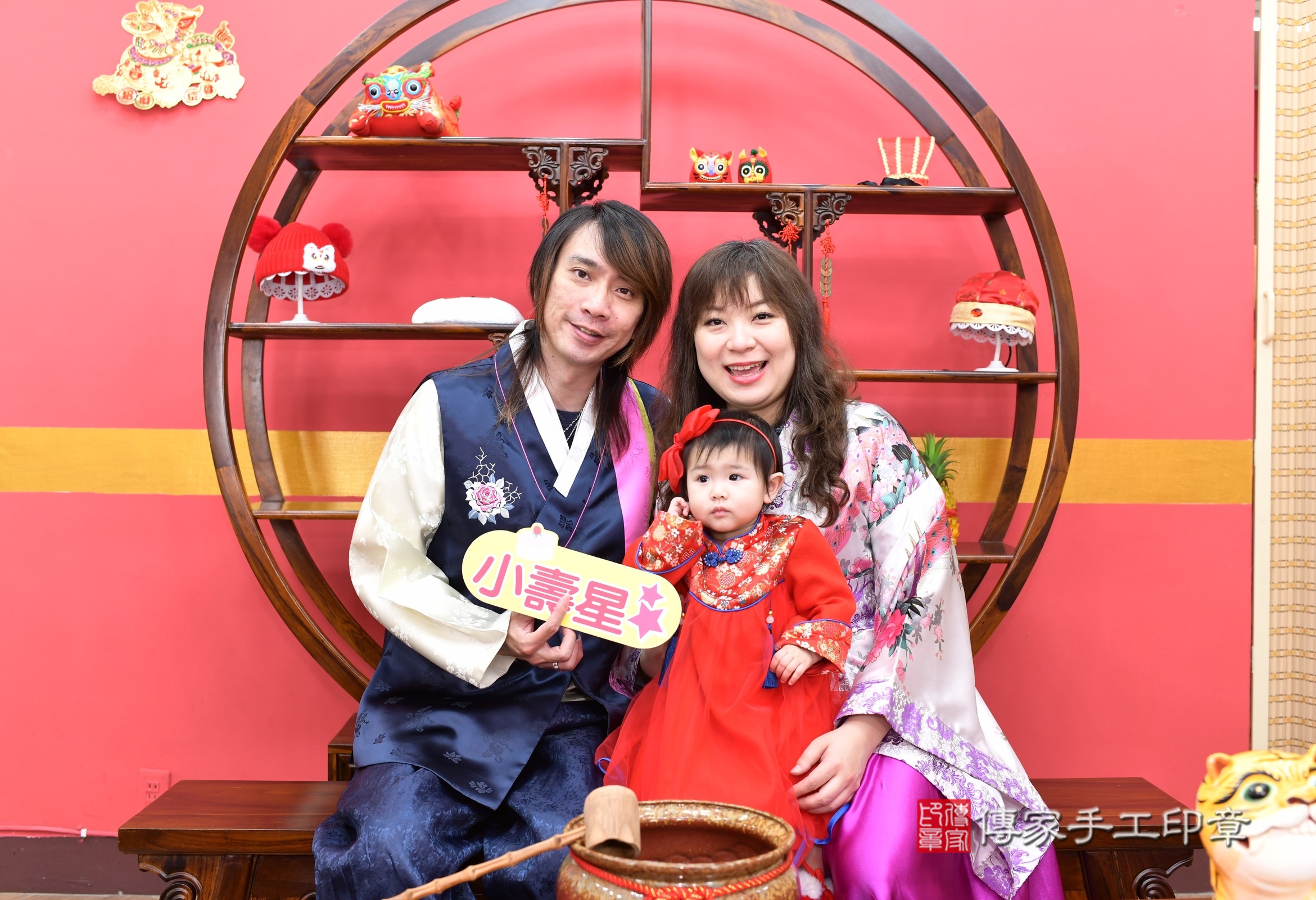 2025-04-20希希寶寶抓周，成人與小孩古裝禮服照。地點：傳家「新北店」古禮會場照片集