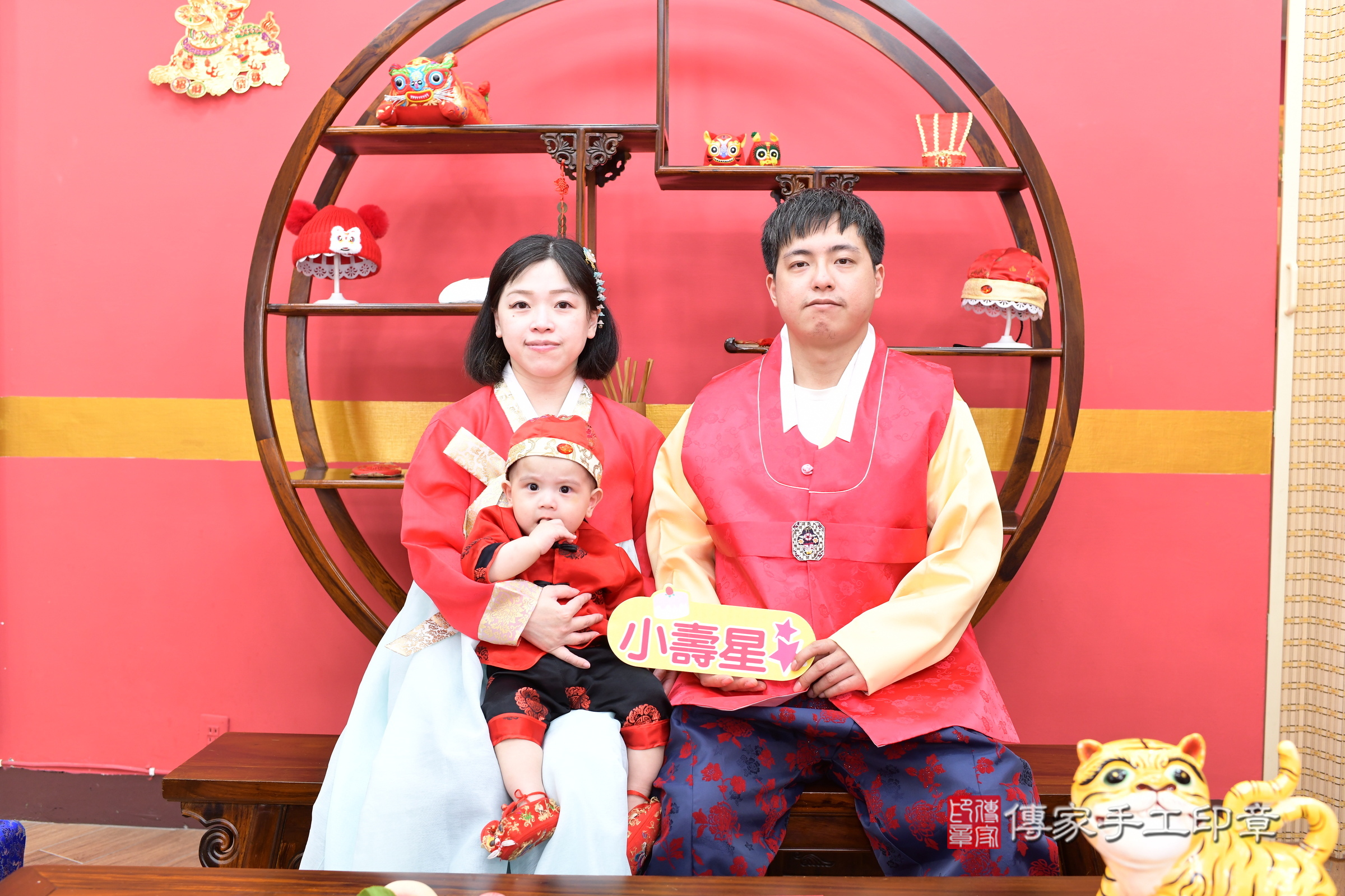 2025-04-20冬冬寶寶抓周，成人與小孩古裝禮服照。地點：傳家「新北店」古禮會場照片集
