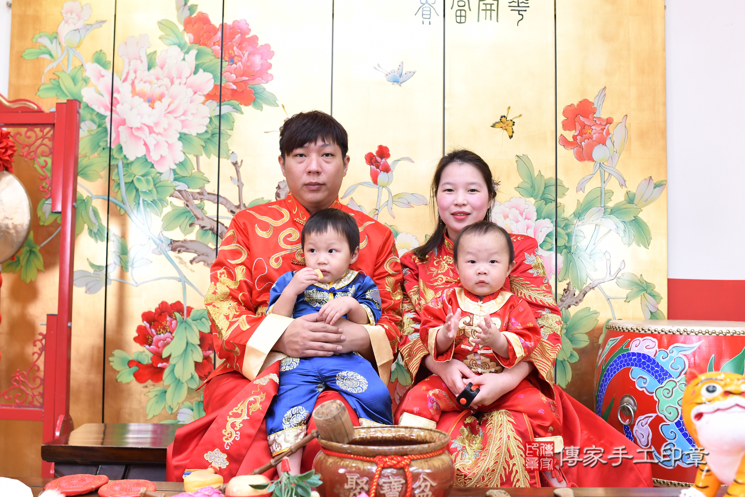 2025-05-04凡凡寶寶抓周，成人與小孩古裝禮服照。地點：傳家「台北店」古禮會場照片集