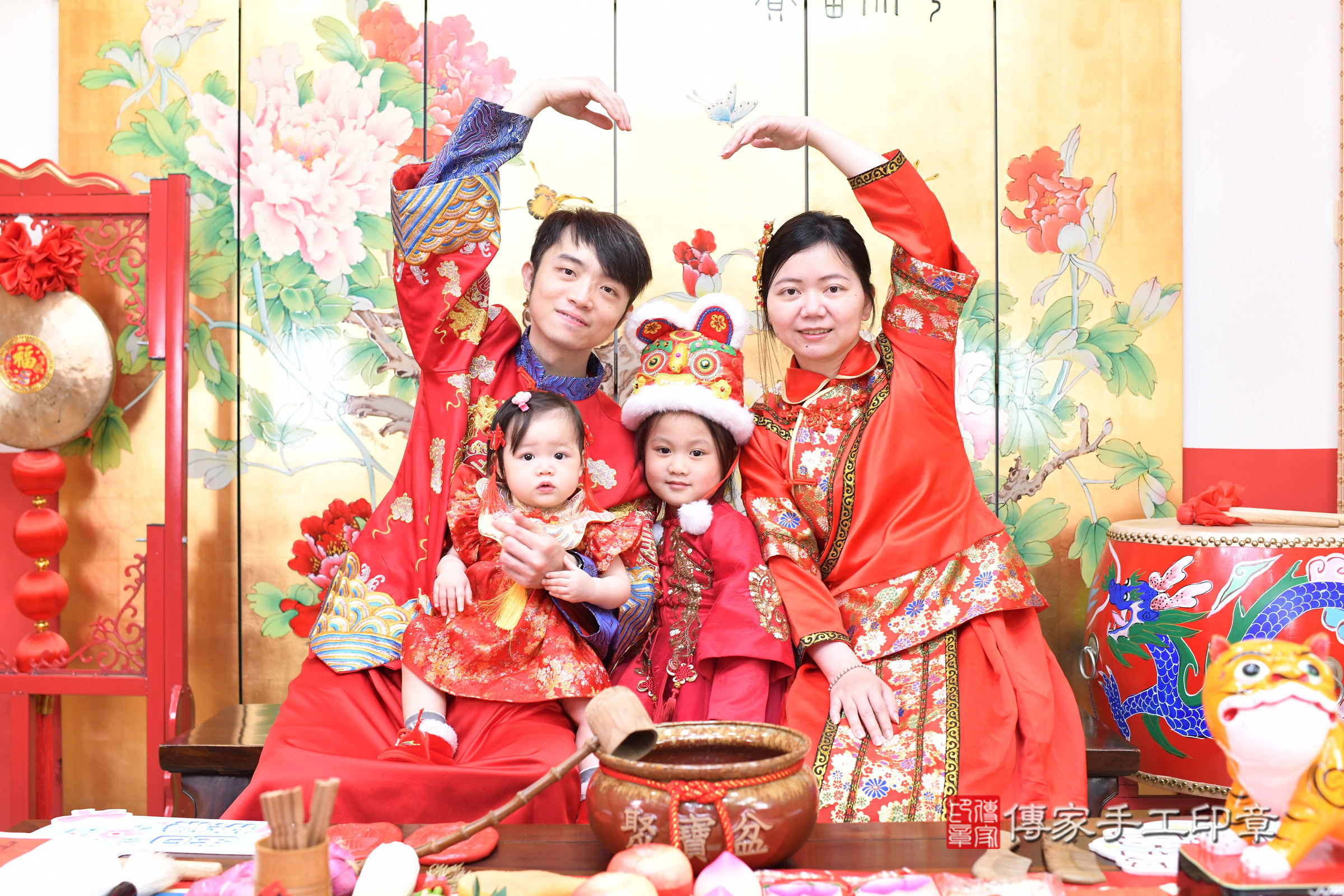 2025-04-27娜娜寶寶抓周，成人與小孩古裝禮服照。地點：傳家「台北店」古禮會場照片集