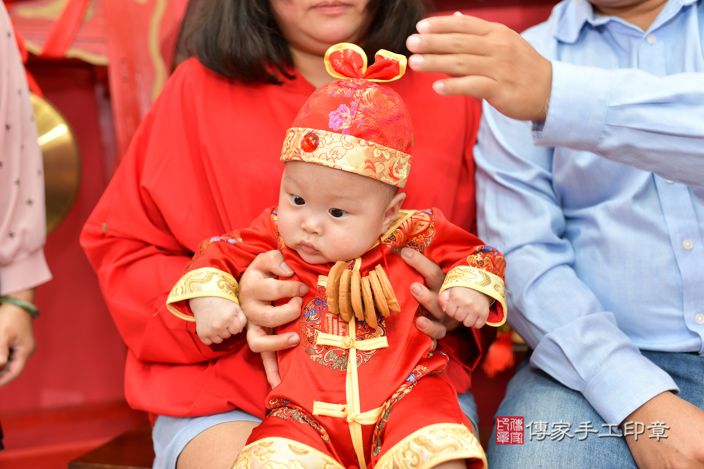 2023-10-31陳寶寶收涎，小孩古裝禮服照。地點：傳家「台中店」古禮會場照片集