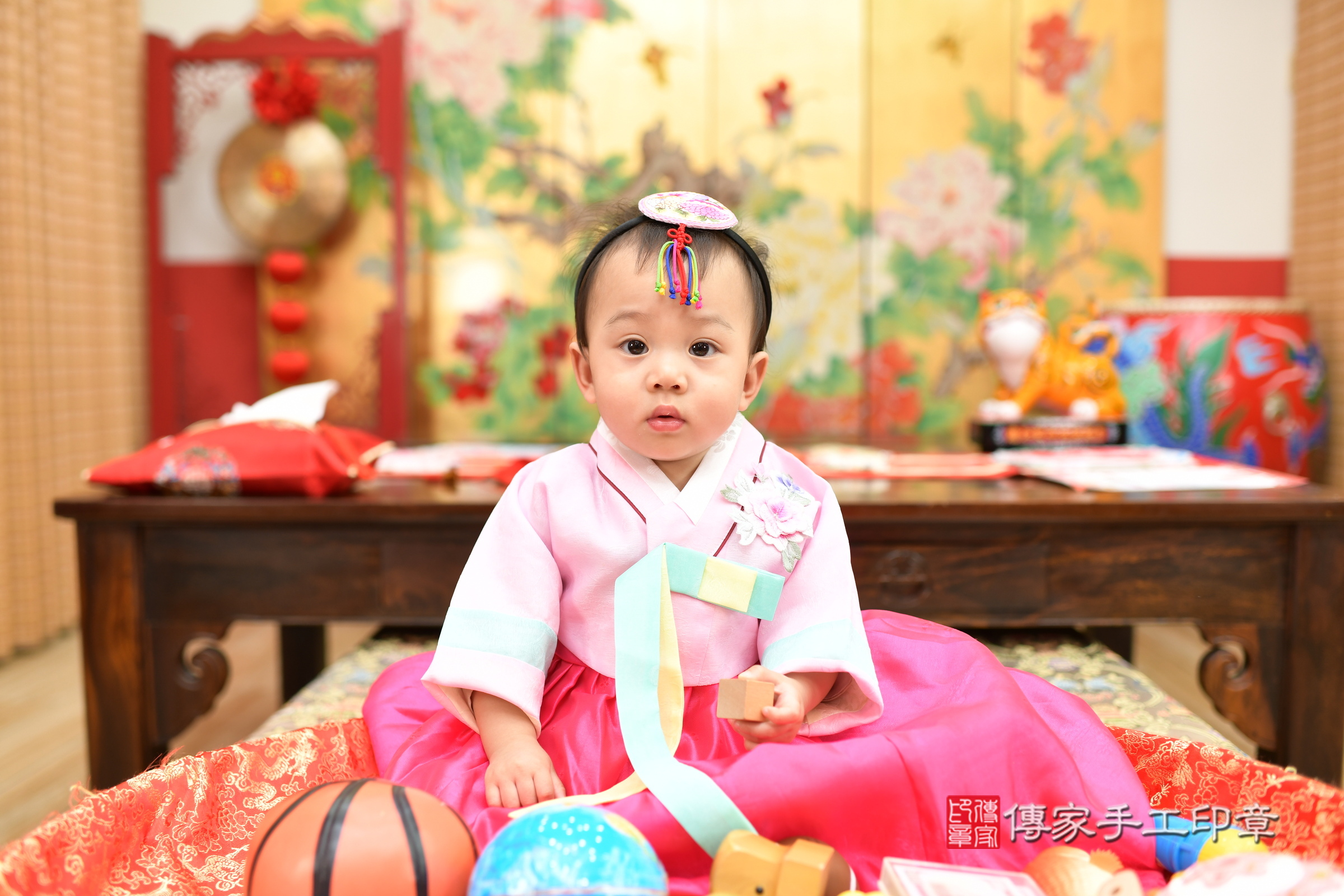 2025-06-22妘妘寶寶抓周，小孩古裝禮服照。地點：傳家「台北店」古禮會場照片集