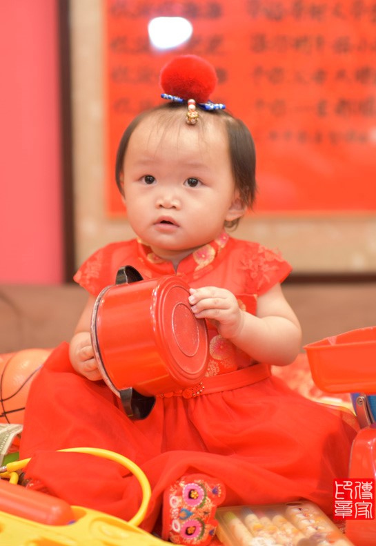 2020-11-01張寶寶，小孩禮服(女)中式古裝禮服禮照照片集