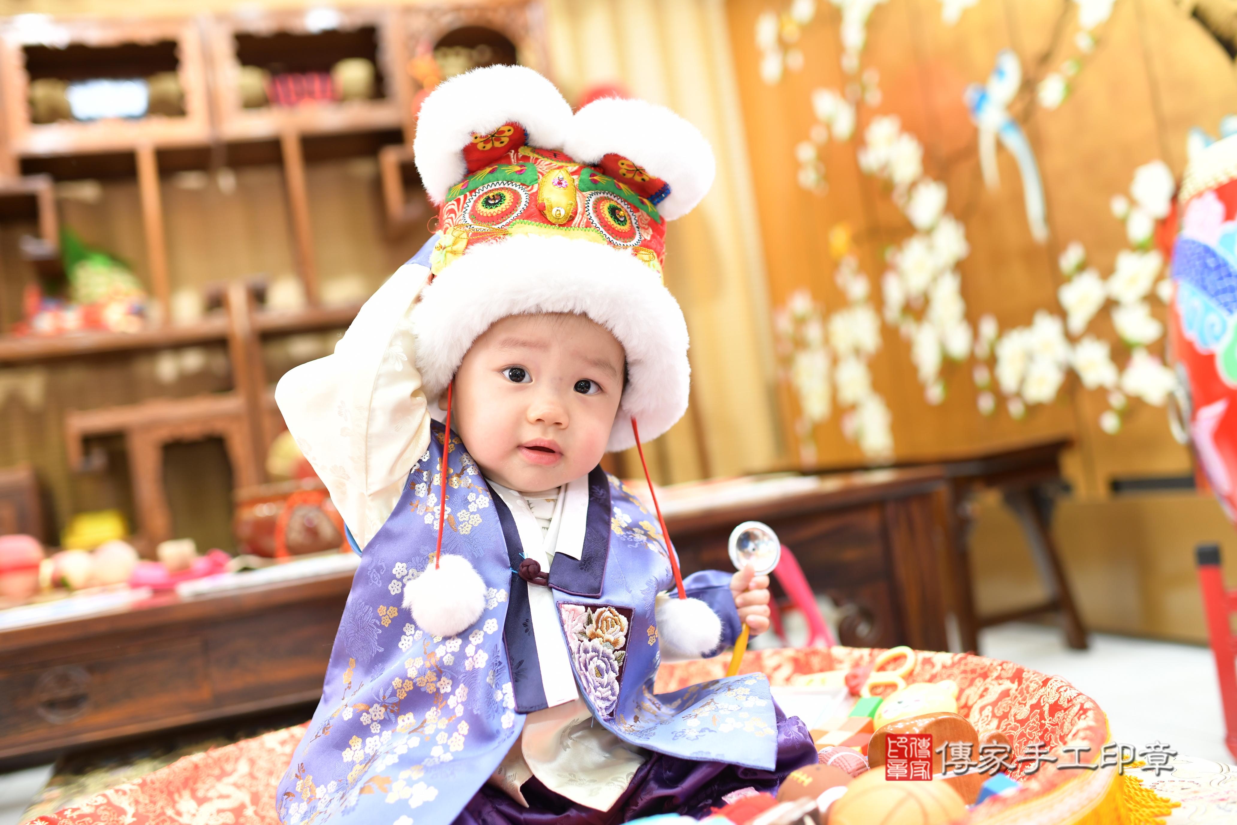2025-05-07鈞鈞寶貝抓周，小孩古裝禮服照。地點：傳家「台南店」古禮會場照片集