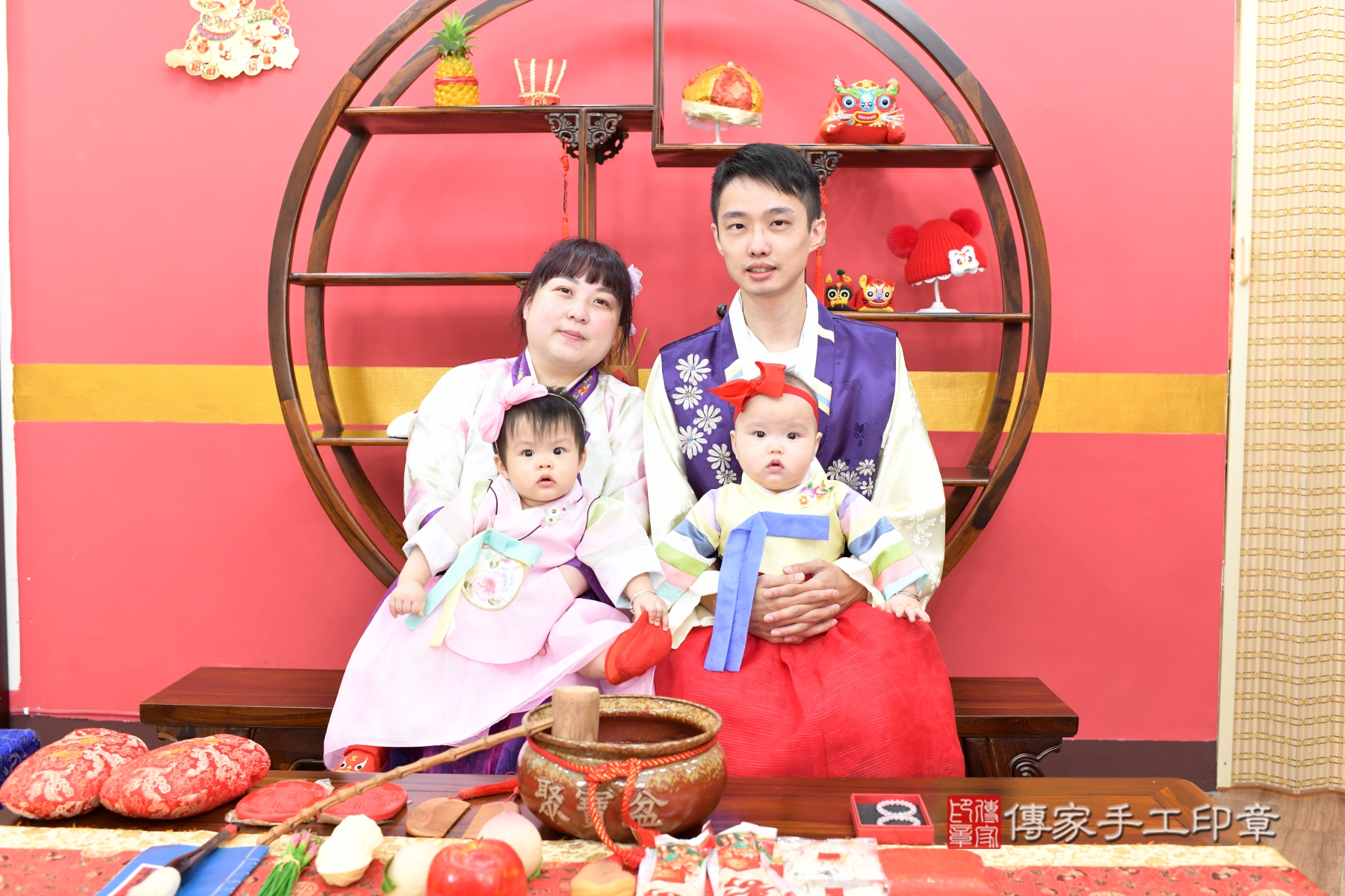 2026-01-09晴晴寶貝＆媗媗寶貝抓周，成人與小孩古裝禮服照。地點：傳家「台北店」古禮會場照片集