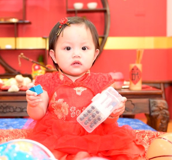 2021-04-24高寶寶，小孩禮服(女)中式古裝禮服禮照照片集