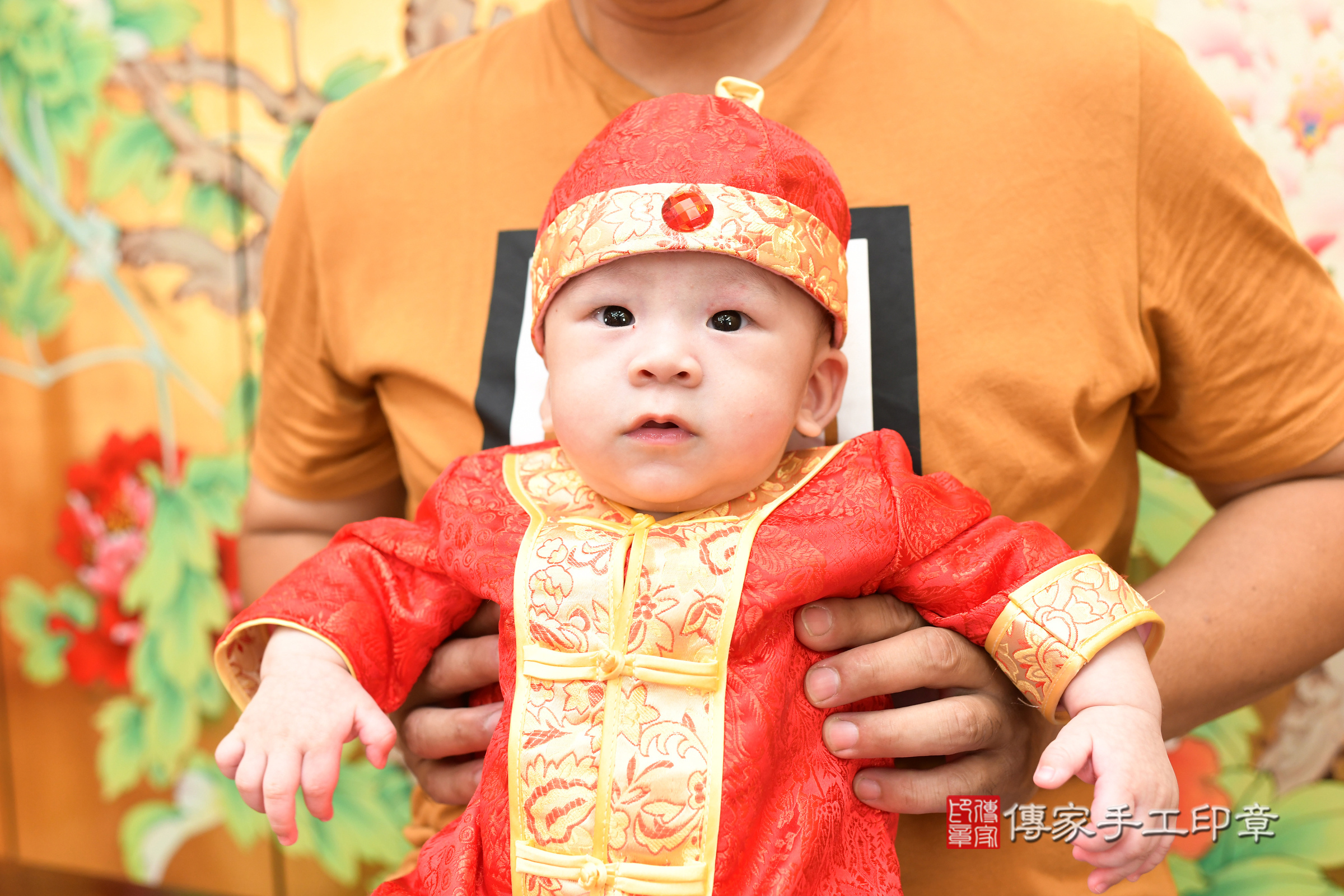 2025-05-29宸宸寶寶收涎，小孩古裝禮服照。地點：傳家「台北店」古禮會場照片集