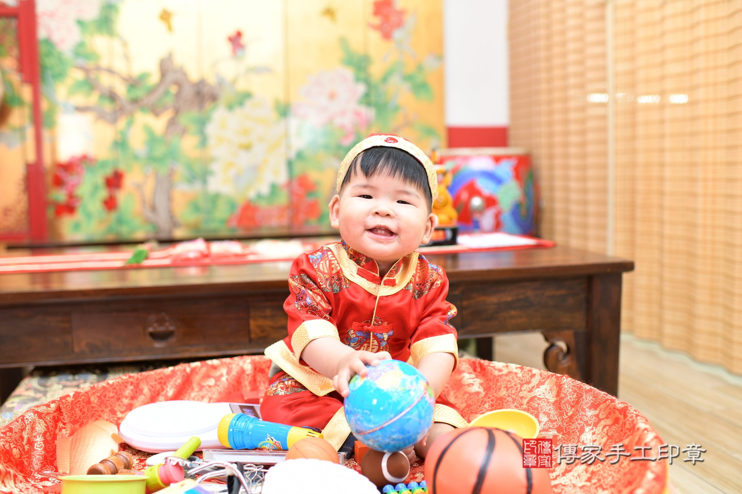 2025-05-27小泊寶寶抓周，小孩古裝禮服照。地點：傳家「台北店」古禮會場照片集