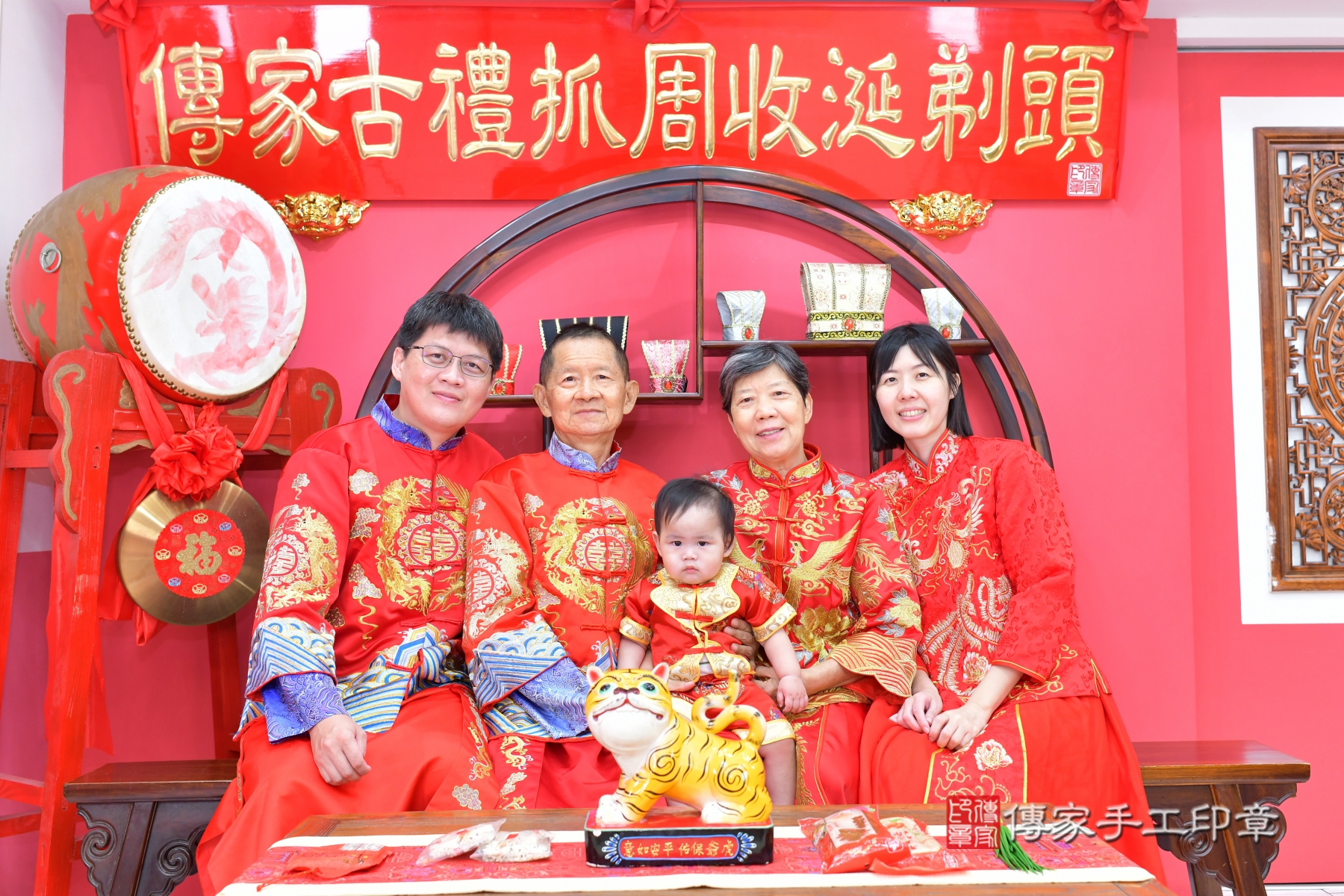 2026-01-11暟暟寶貝抓周，成人與小孩古裝禮服照。地點：傳家「台中店」古禮會場照片集