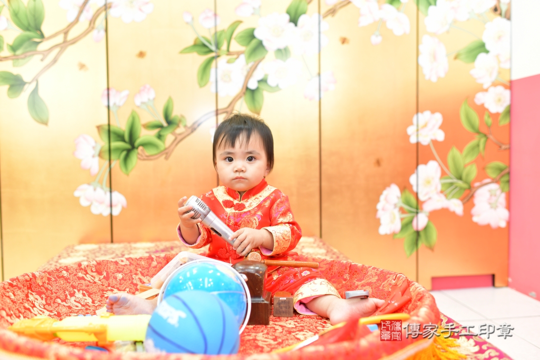 2025-11-11淇淇寶貝抓周，小孩古裝禮服照。地點：傳家「台中店」古禮會場照片集