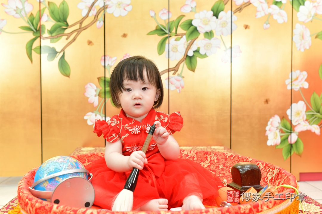 2025-11-11昀寶貝抓周，小孩古裝禮服照。地點：傳家「台中店」古禮會場照片集