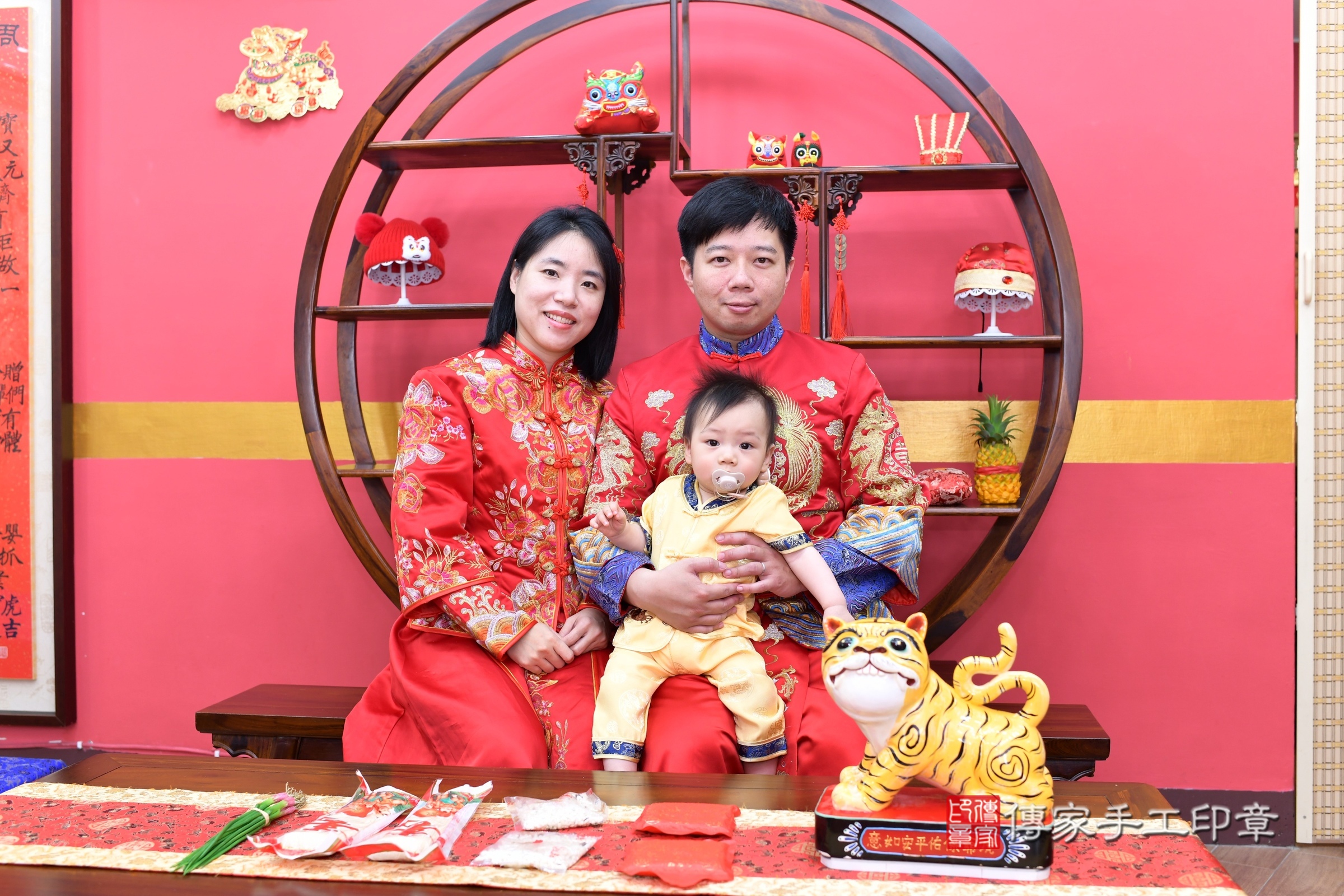 2025-05-04霆霆寶寶抓周，成人與小孩古裝禮服照。地點：傳家「新北店」古禮會場照片集