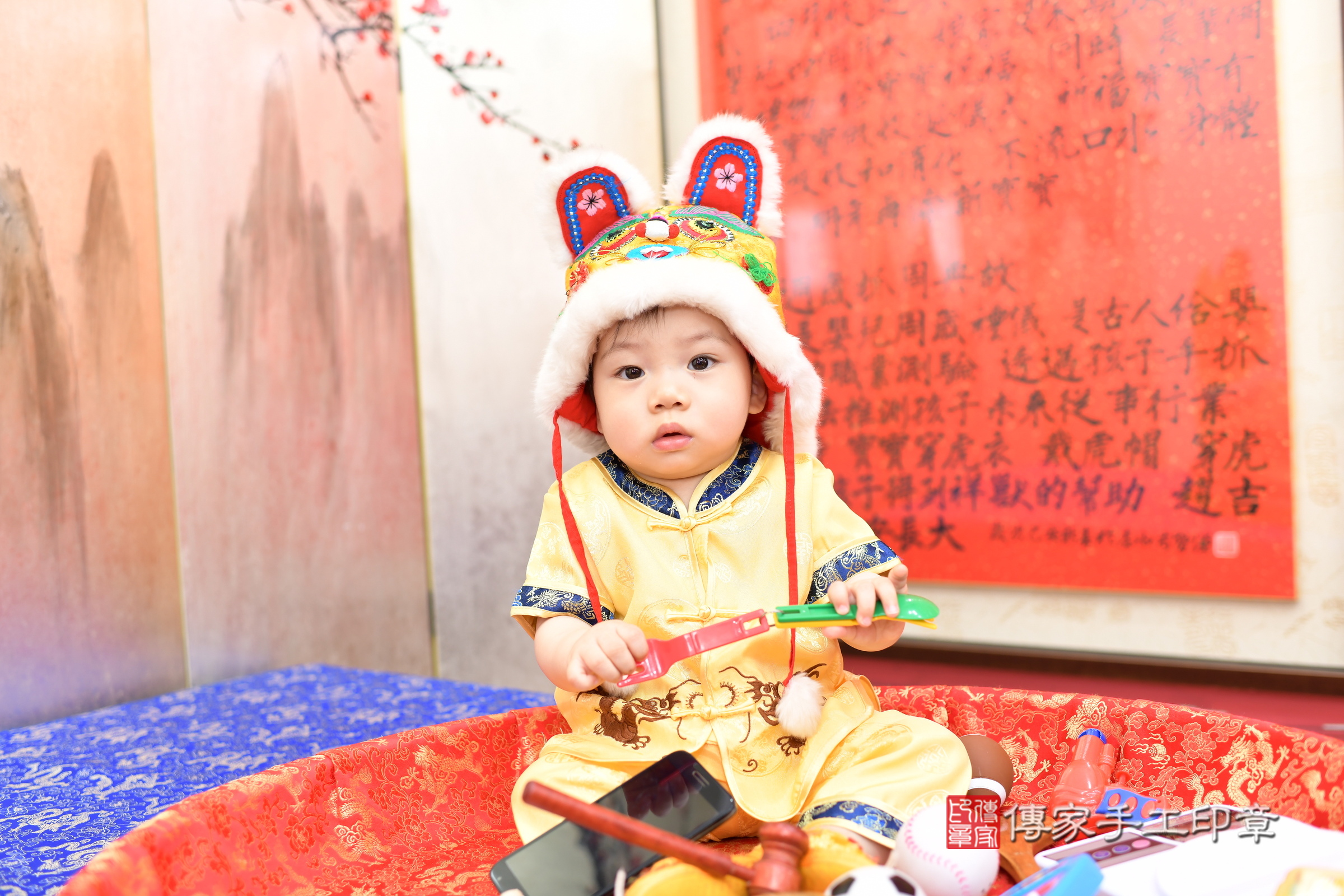 2025-05-04霆霆寶寶抓周，小孩古裝禮服照。地點：傳家「新北店」古禮會場照片集