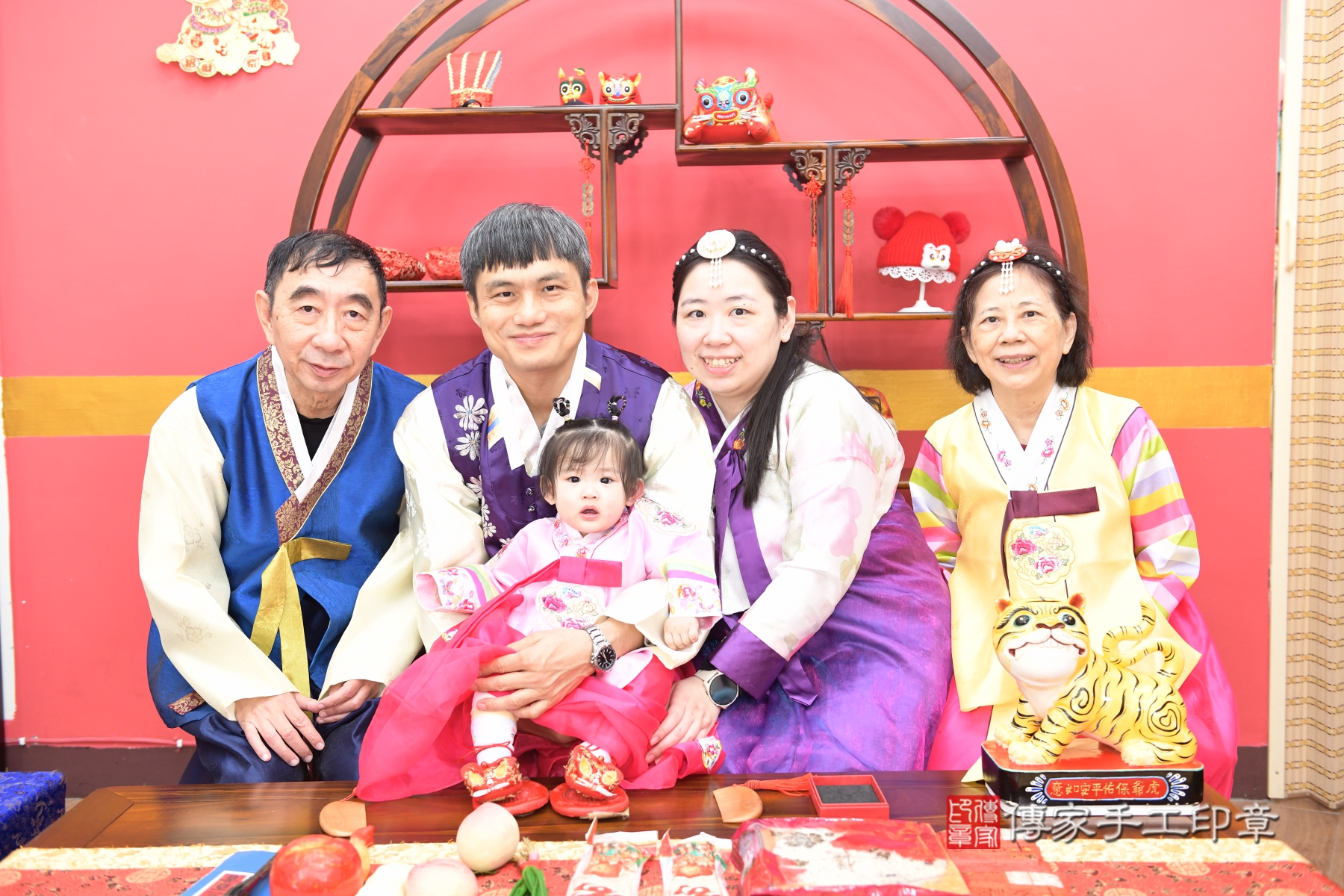 2026-01-30小翹寶貝抓周，成人與小孩古裝禮服照。地點：傳家「台北店」古禮會場照片集