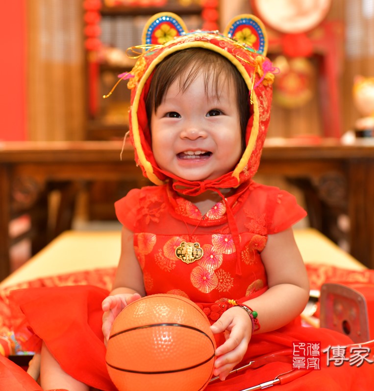 2020-10-11何寶寶，小孩禮服(女)中式古裝禮服禮照照片集