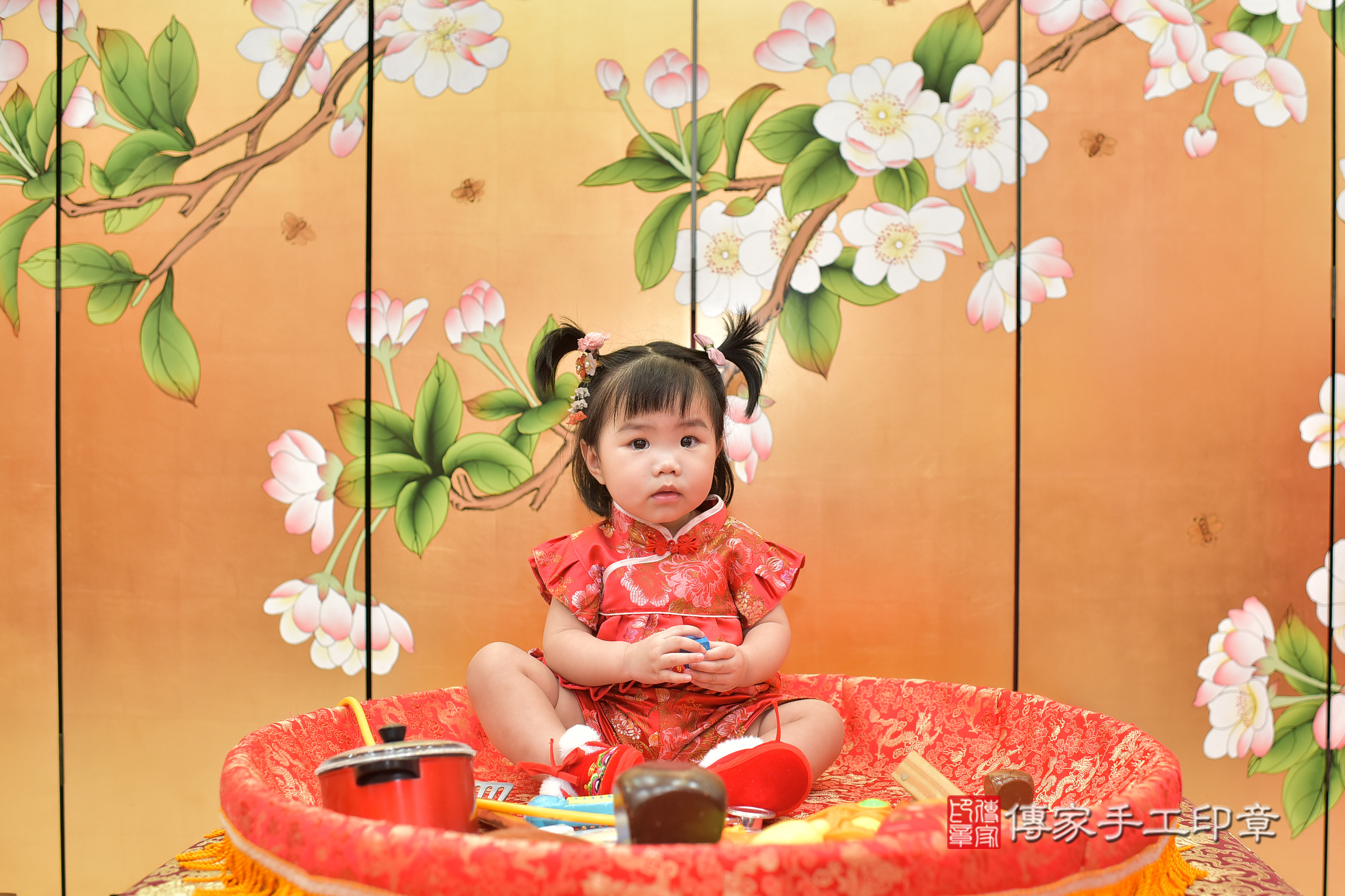 2023-10-01劉寶寶抓周，小孩古裝禮服照。地點：傳家「台中店」古禮會場照片集