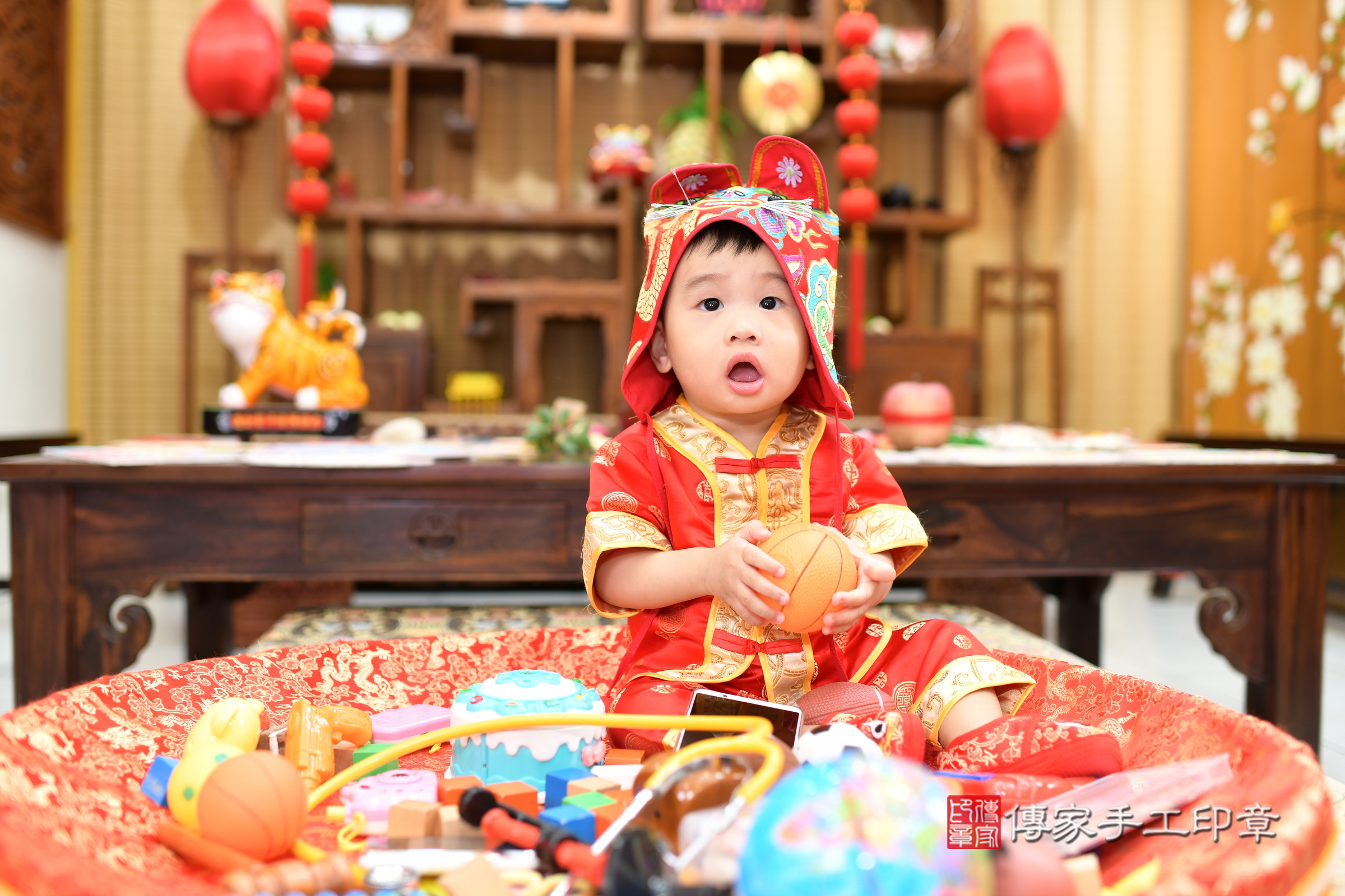 2025-09-13小嘉寶寶抓周，小孩古裝禮服照。地點：傳家「台南店」古禮會場照片集