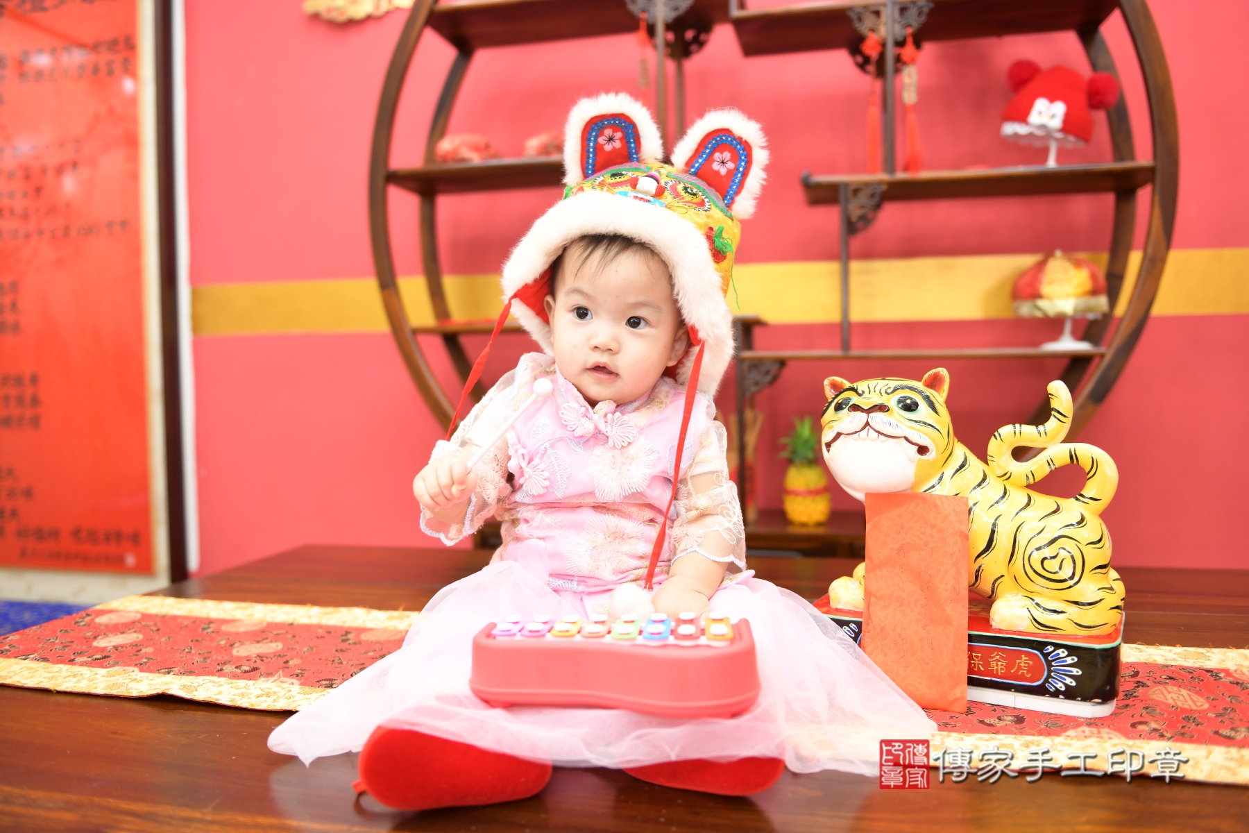 瑤瑤寶貝抓周，小孩古裝禮服照。地點：傳家「新北店」古禮會場