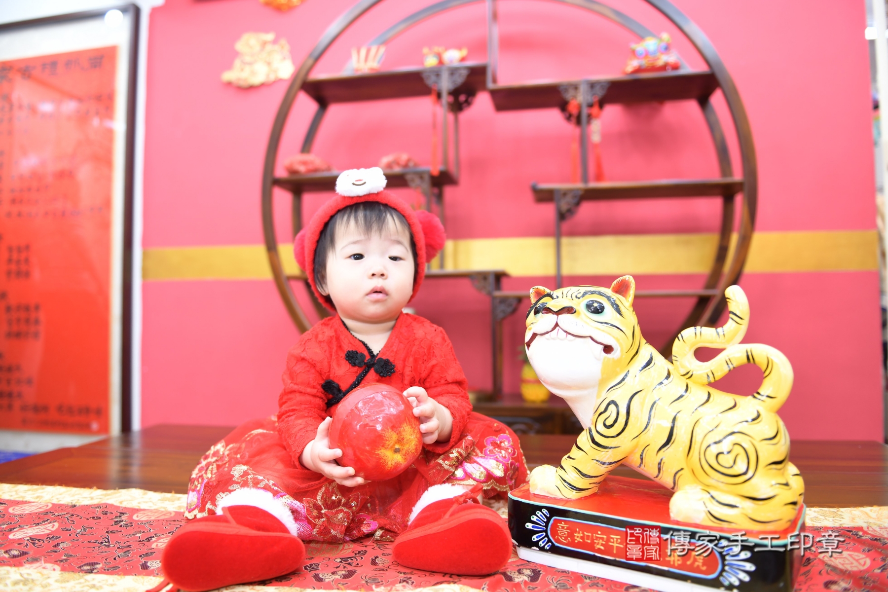 小薰寶貝抓周，小孩古裝禮服照。地點：傳家「台北店」古禮會場