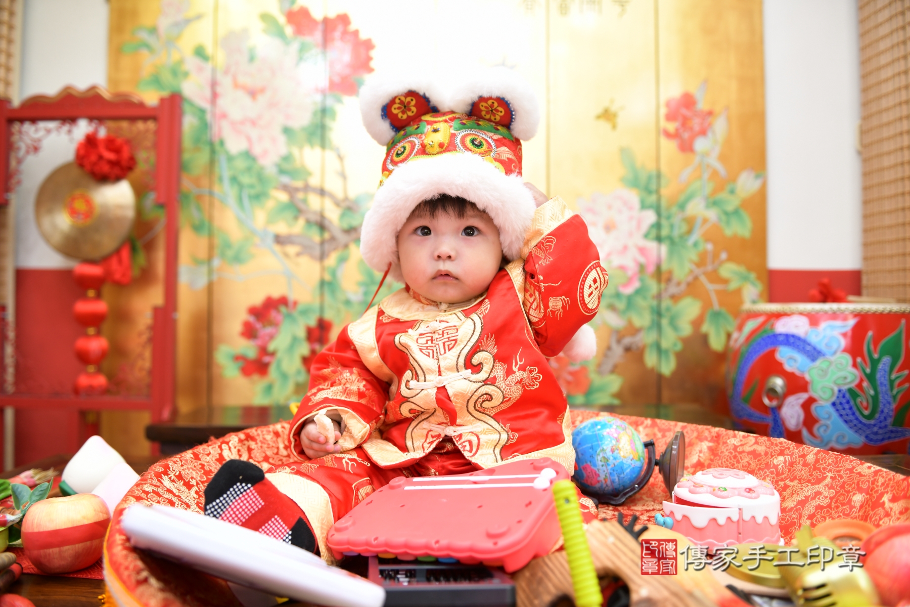 小杰寶貝抓周，小孩古裝禮服照。地點：傳家「台北店」古禮會場