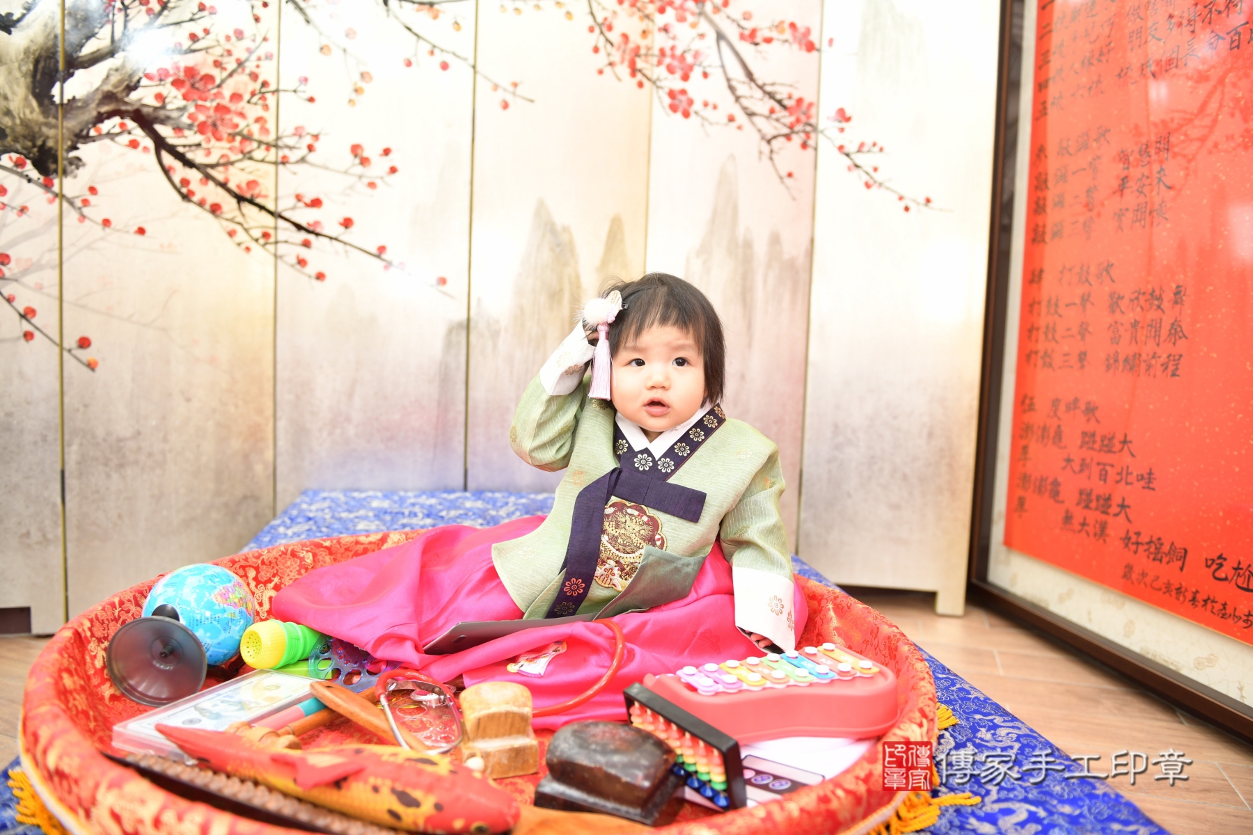 小凝寶貝抓周，小孩古裝禮服照。地點：傳家「台北店」古禮會場