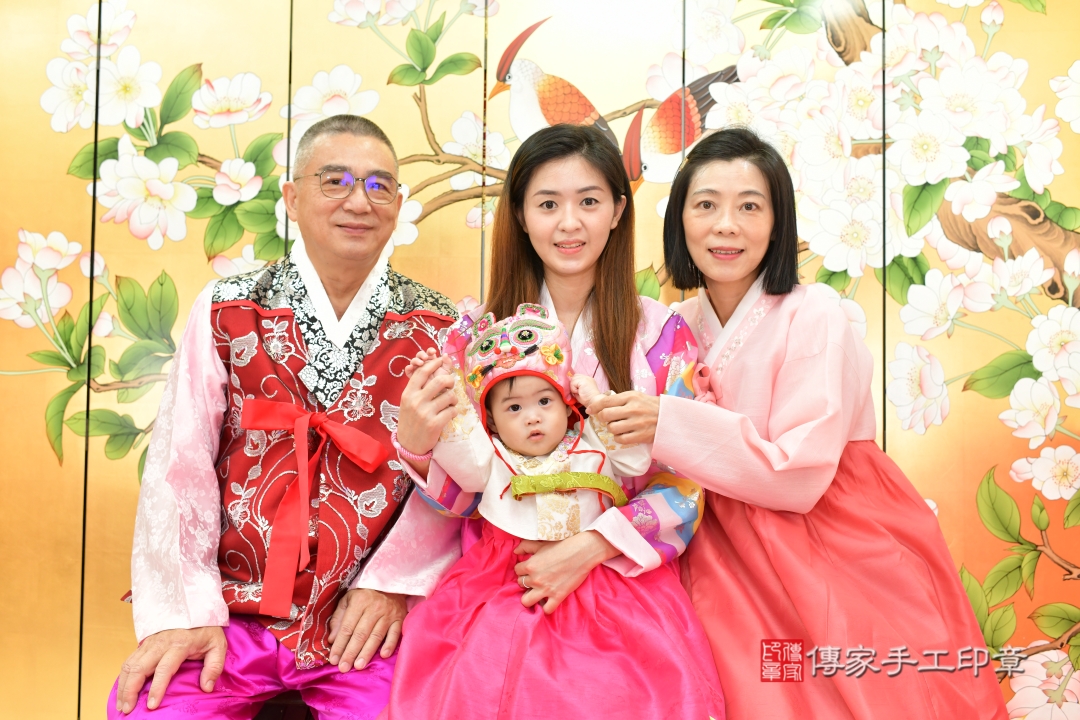 2025-11-14恩恩寶貝抓周，成人與小孩古裝禮服照。地點：傳家「台中店」古禮會場照片集