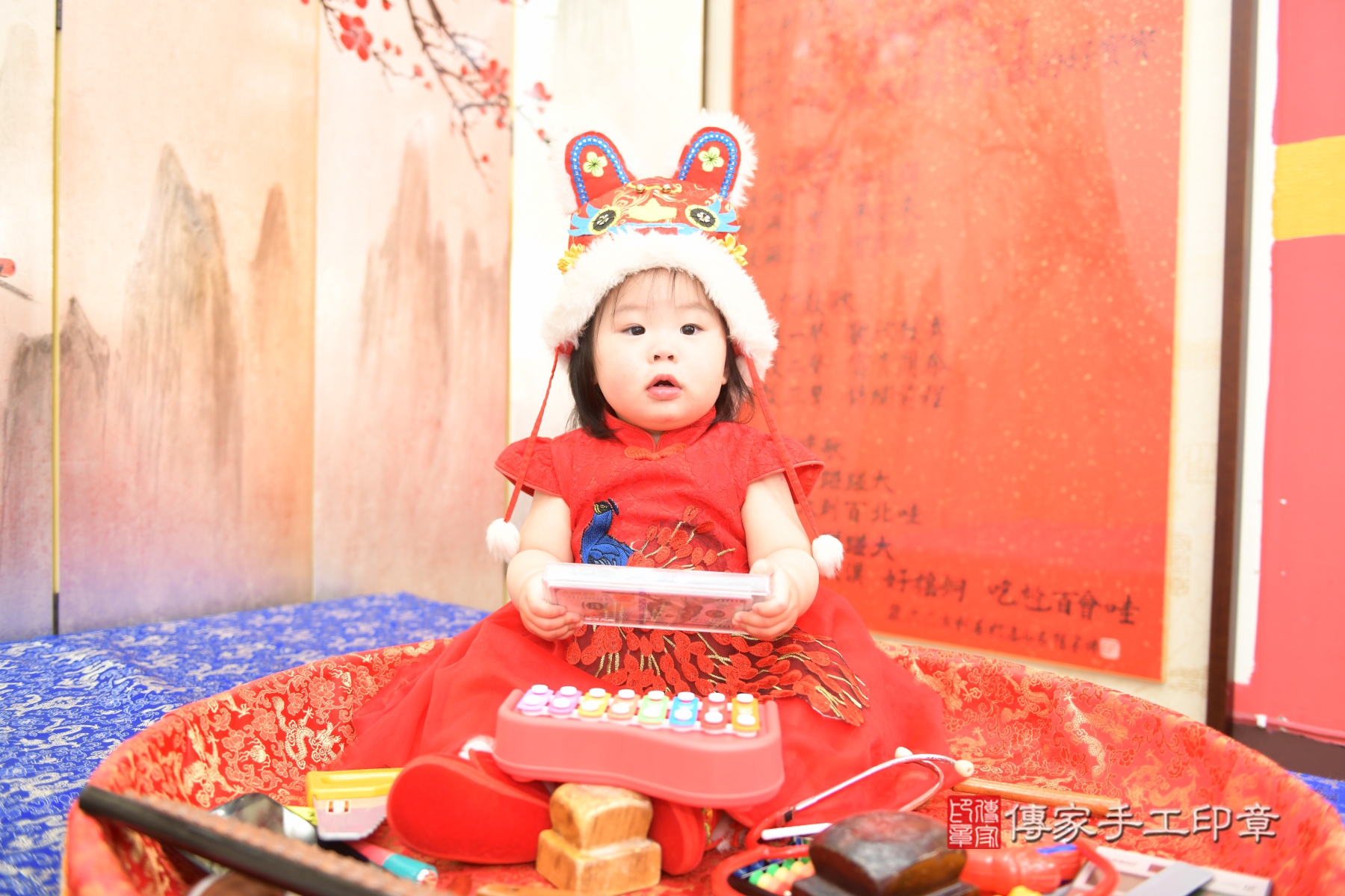 小悅寶貝抓周，小孩古裝禮服照。地點：傳家「新北店」古禮會場