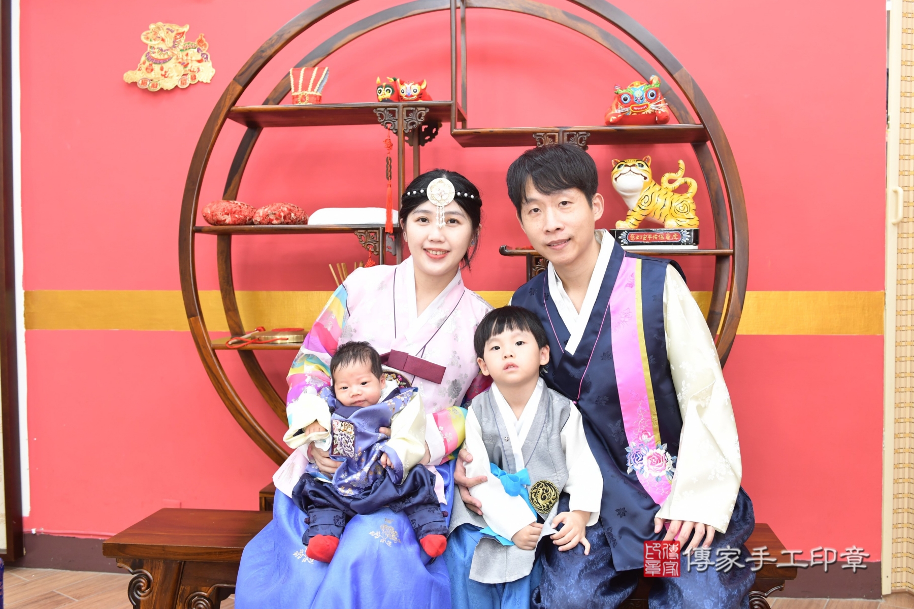 2026-03-20瑞瑞寶貝剃頭，成人與小孩古裝禮服照。地點：傳家「新北店」古禮會場照片集