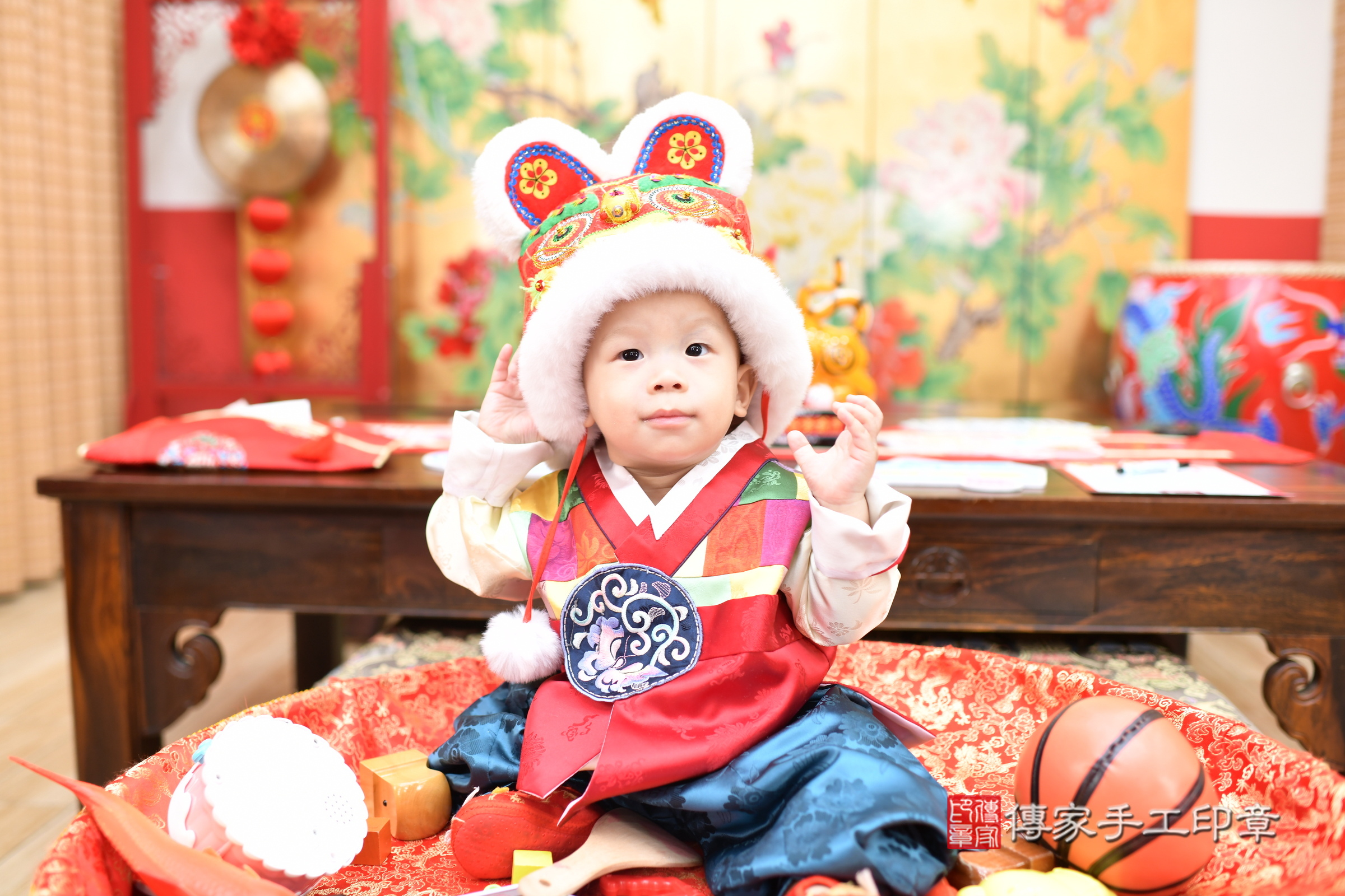 2025-07-08淏淏寶寶抓周，小孩古裝禮服照。地點：傳家「台北店」古禮會場照片集