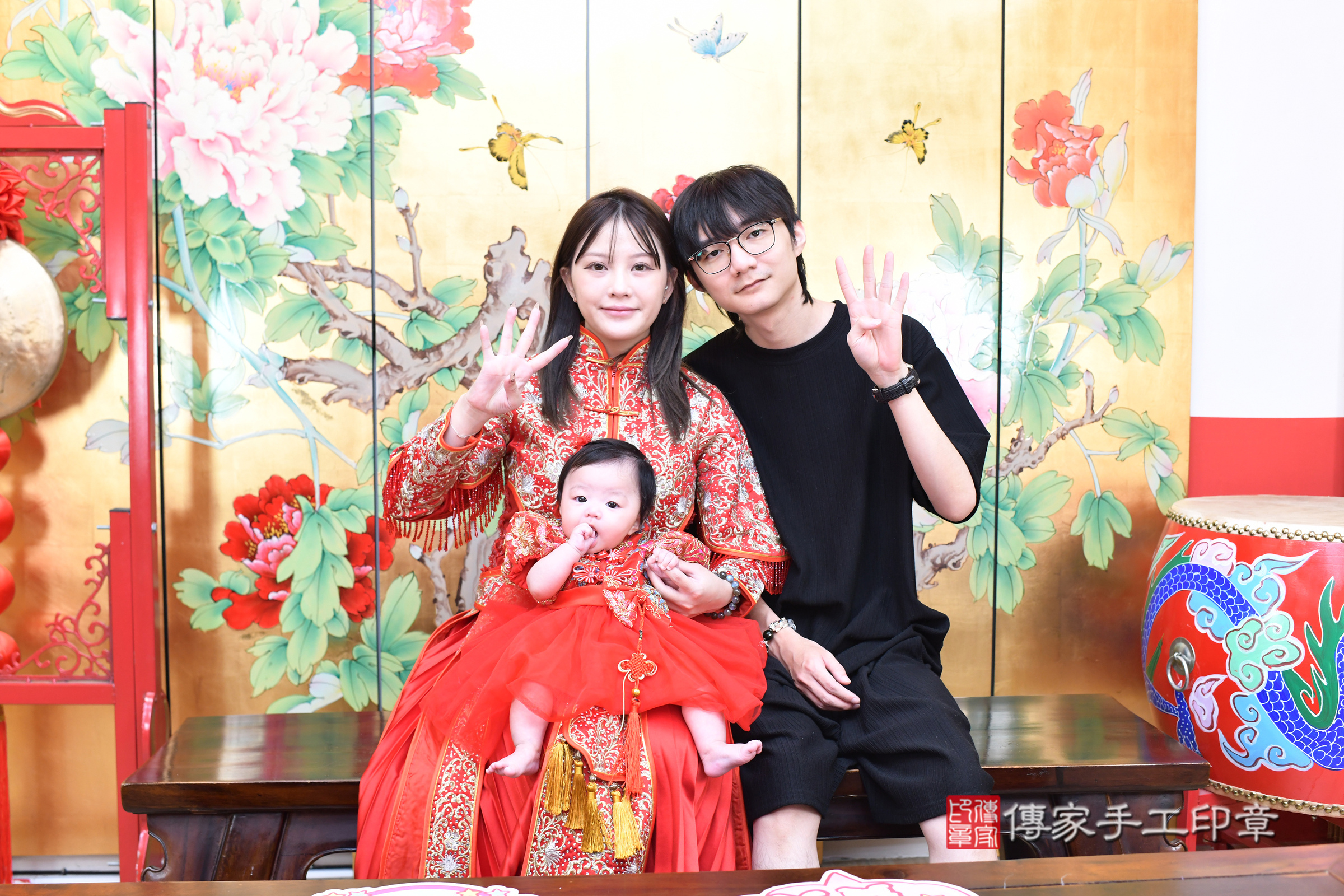 2025-07-21浠浠寶寶收涎，成人與小孩古裝禮服照。地點：傳家「台北店」古禮會場照片集