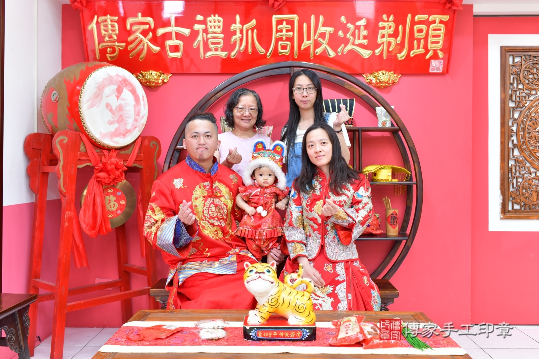 2025-11-16涒涒寶貝抓周，成人與小孩古裝禮服照。地點：傳家「台中店」古禮會場照片集