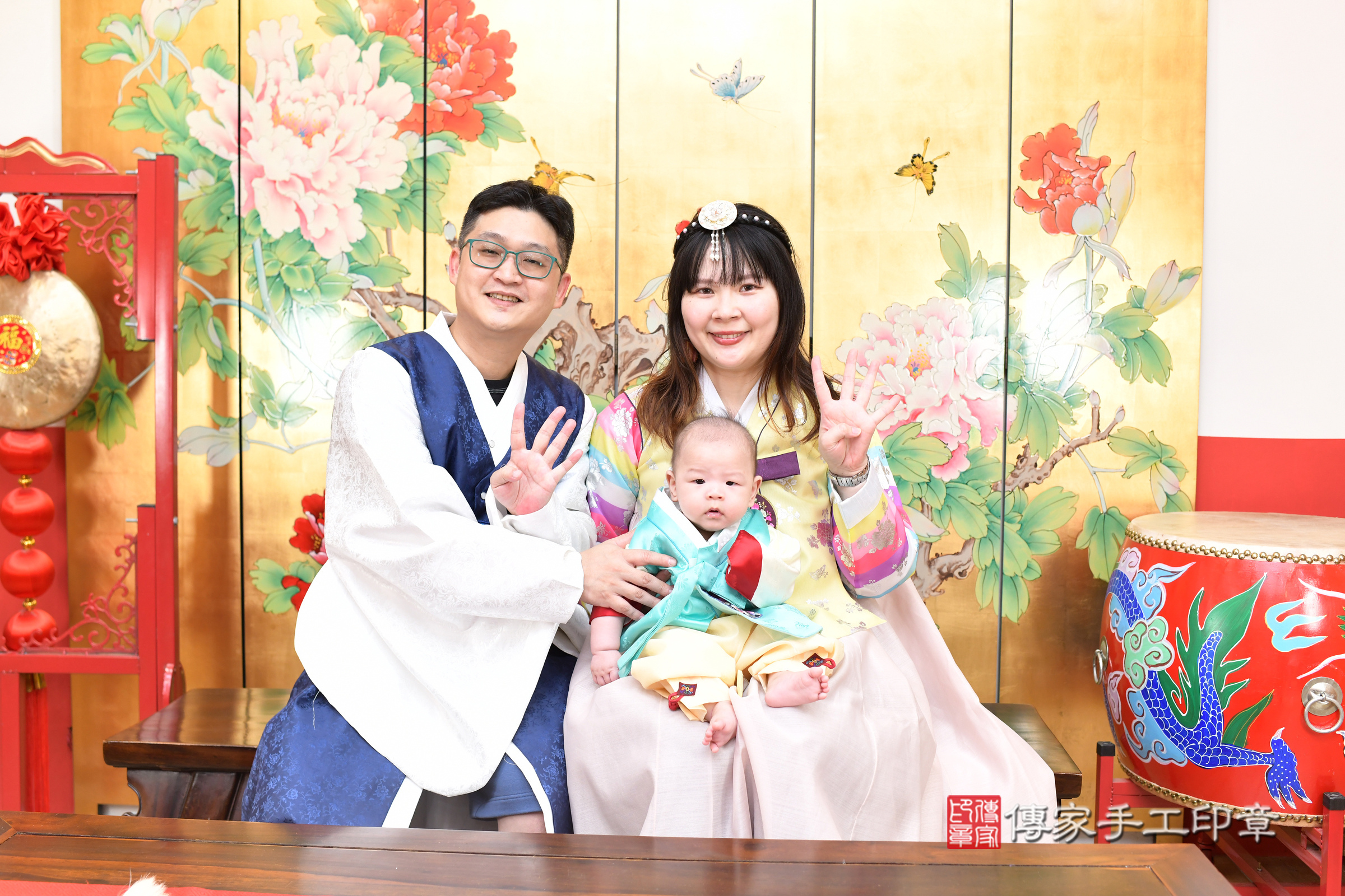 2025-08-17彤彤寶寶收涎，成人與小孩古裝禮服照。地點：傳家「台北店」古禮會場照片集