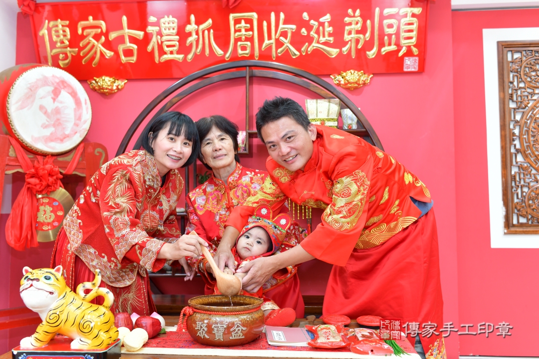 2025-11-17淇琪寶貝抓周，成人與小孩古裝禮服照。地點：傳家「台中店」古禮會場照片集