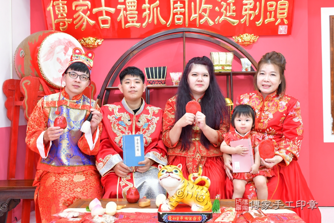 2025-11-17宣宣寶貝抓周，成人與小孩古裝禮服照。地點：傳家「台中店」古禮會場照片集