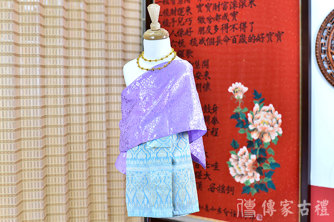 2024-02-20小孩皇室泰服古裝禮服照。淡紫色紗質披肩和淡藍色的泰群的泰式古裝禮服。照片集