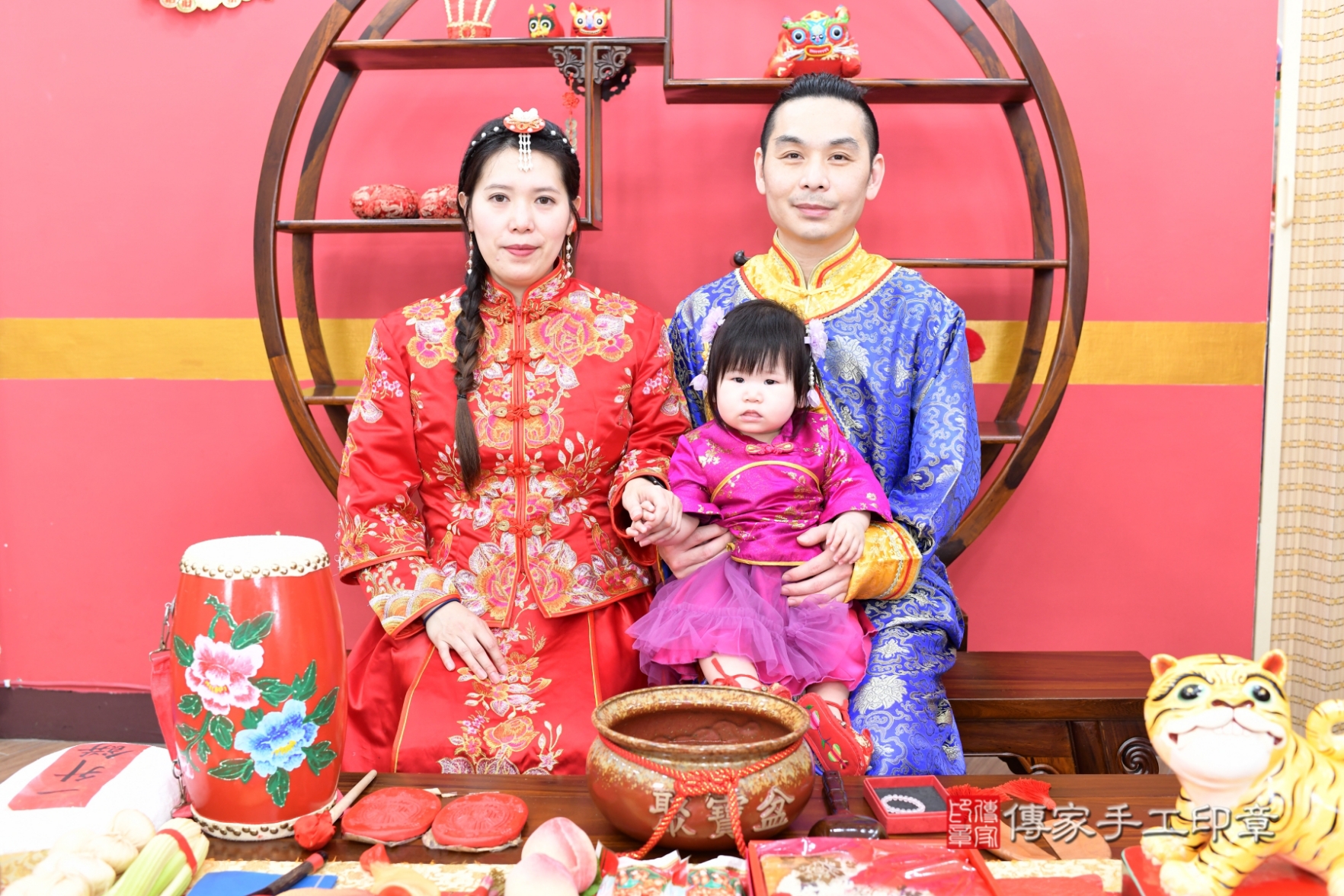 2026-01-20小萱寶貝抓周，成人與小孩古裝禮服照。地點：傳家「新北店」古禮會場照片集