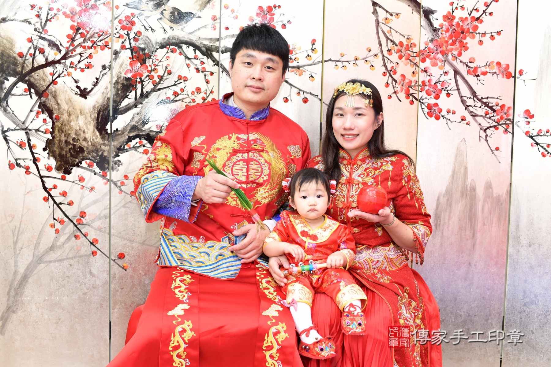 2026-01-21霏霏寶貝抓周，成人與小孩古裝禮服照。地點：傳家「新北店」古禮會場照片集