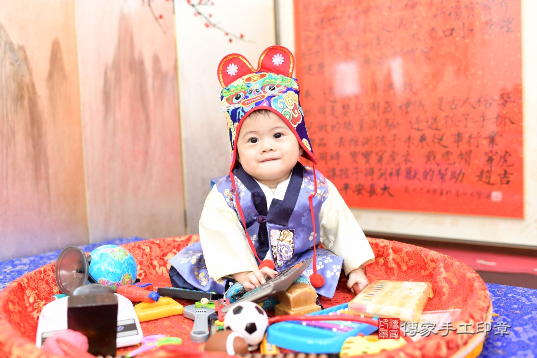 2025-12-22澔澔寶貝抓周，小孩古裝禮服照。地點：傳家「台北店」古禮會場照片集