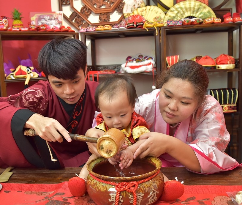 孫家，古裝禮服(日式風)全家福合照古裝禮服，攝影拍照案例