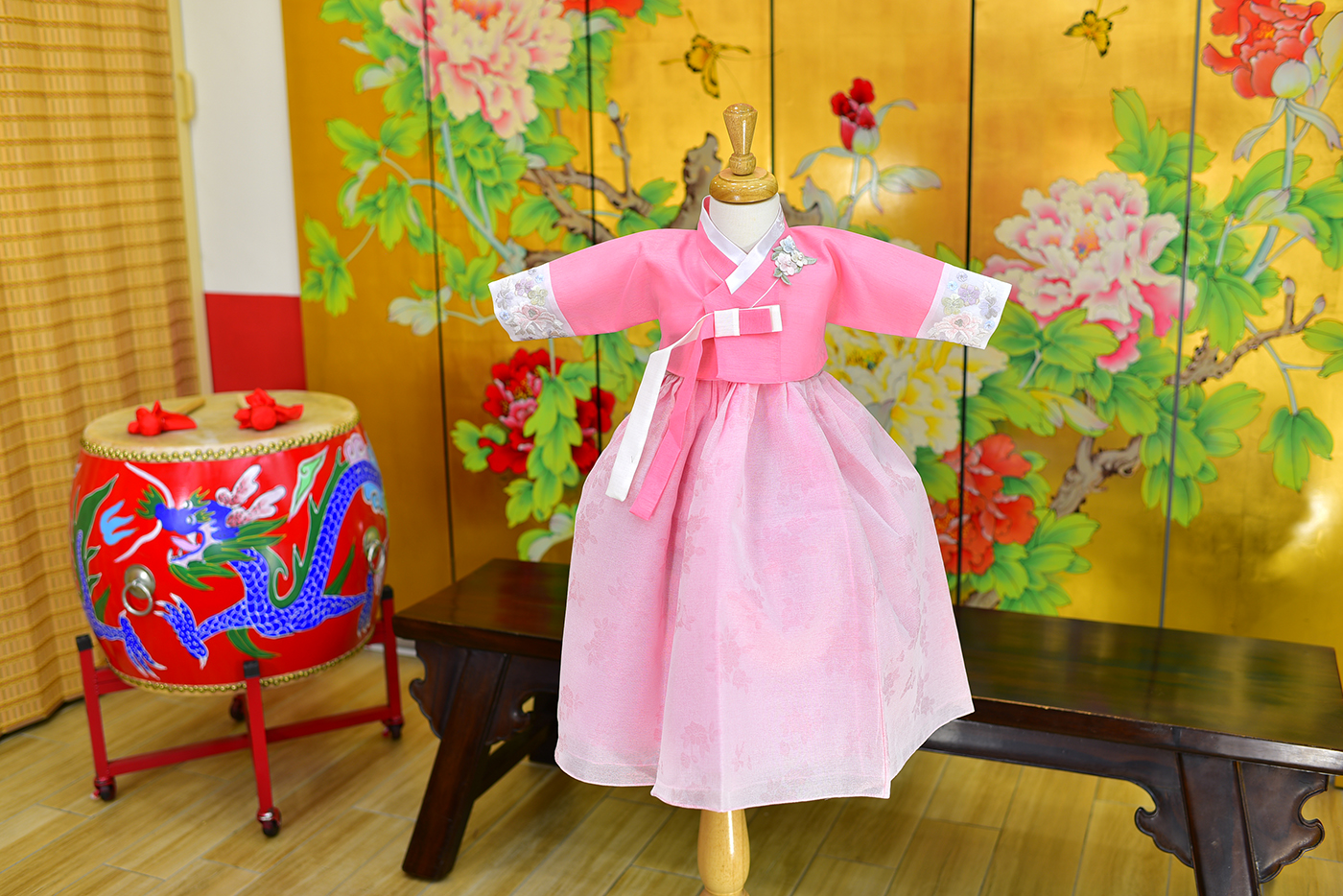 2023-11-23小孩宮廷韓服禮服照。仙氣款式  珊瑚粉系的新式韓服配色照片集