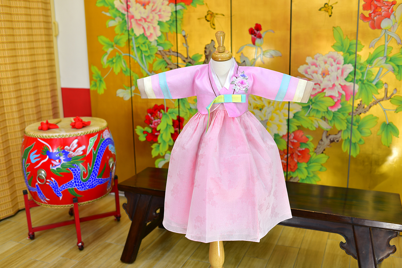 2023-11-24小孩宮廷韓服禮服照。仙氣款式  珊瑚粉系的新式韓服配色照片集