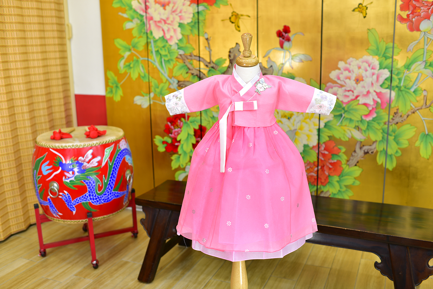2023-11-24小孩宮廷韓服禮服照。甜美款式 玫瑰粉系的新式韓服配色照片集